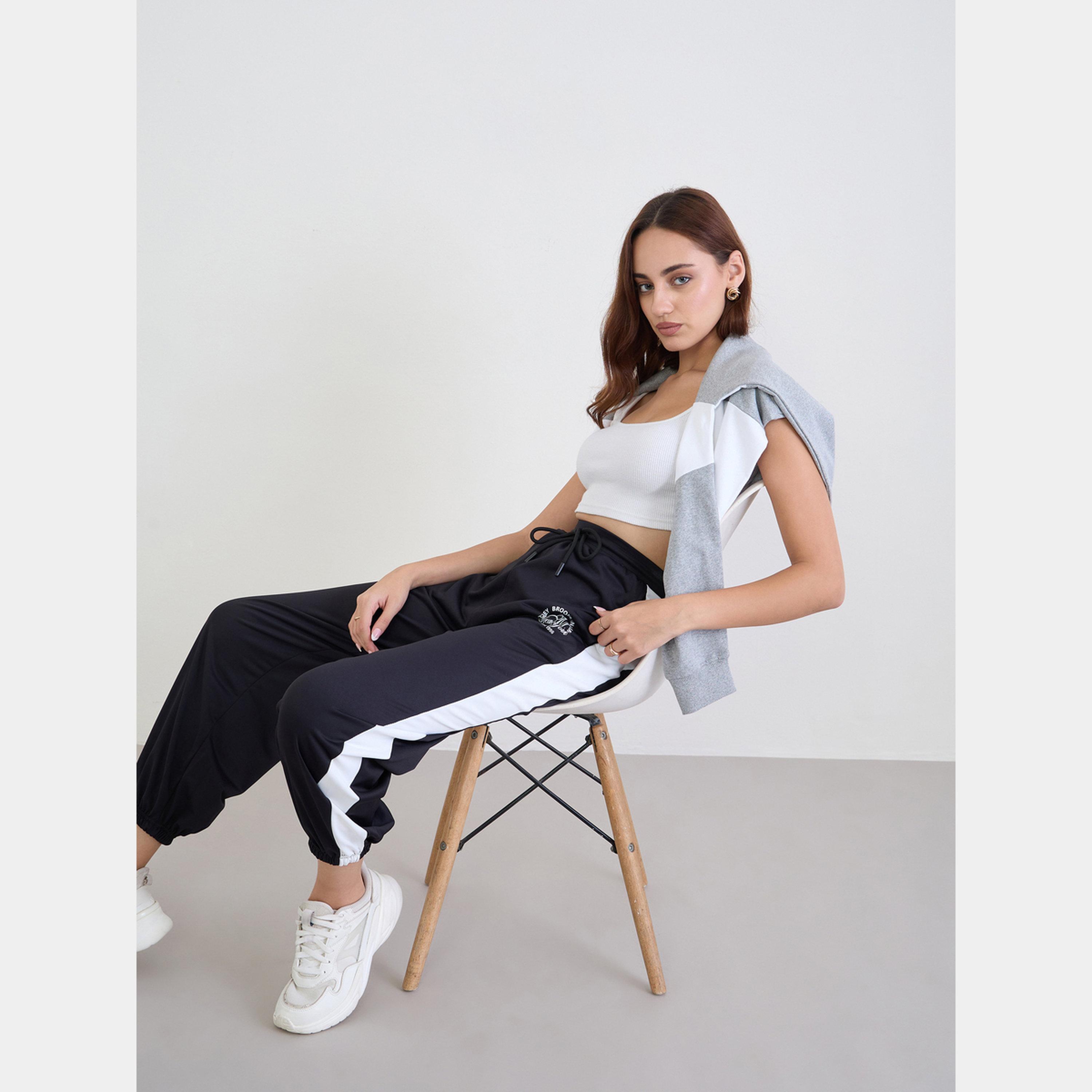 ستايلي - بنطال رياضي نسائي أسود مخطط جانبي-women-clothing-bottoms-joggers-image-3