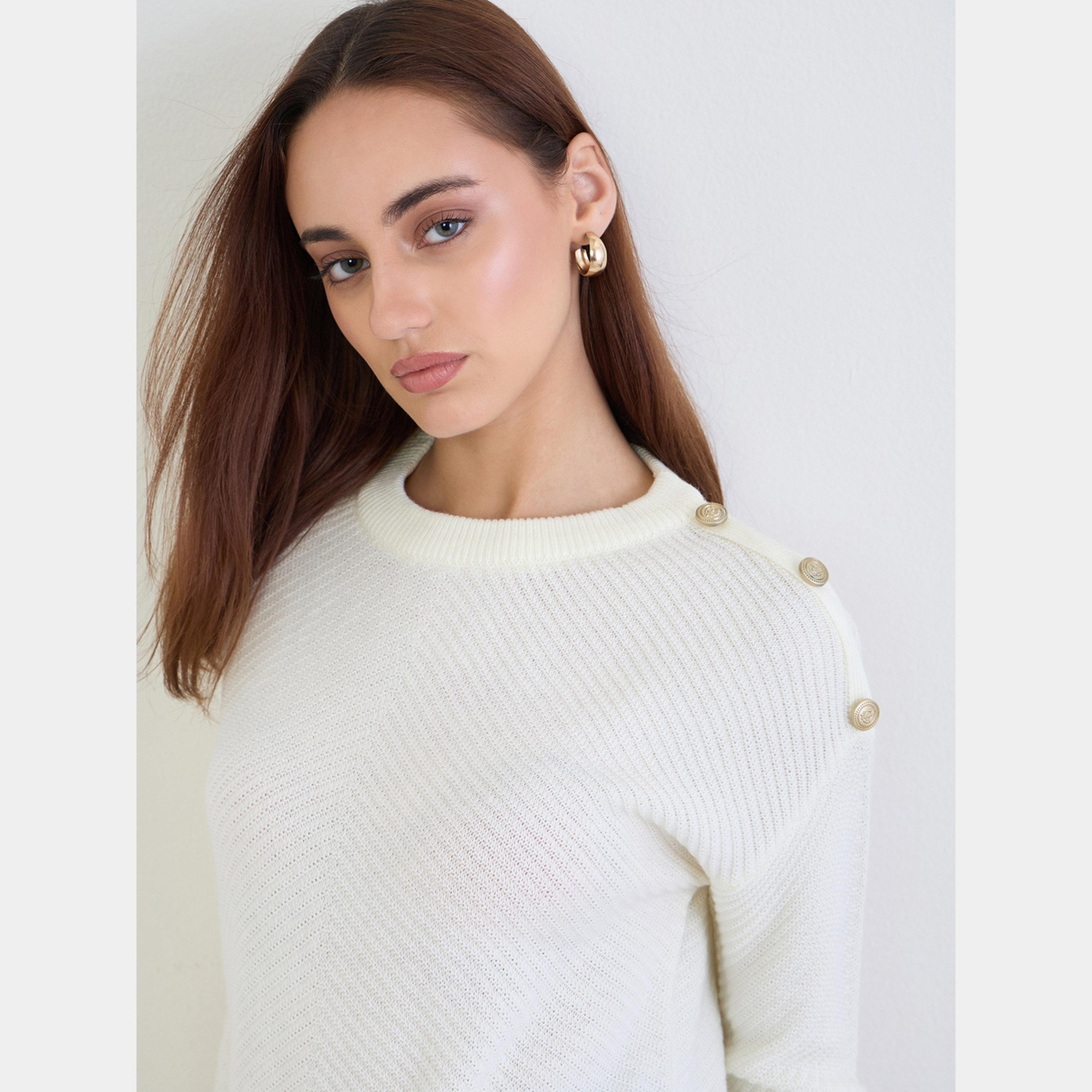 ستايلي - سترة نسائية بأكمام طويلة وياقة مستديرة وتفاصيل أزرار لون اوف وايت-women-clothing-cardigansandjumpers-jumpers-image-2