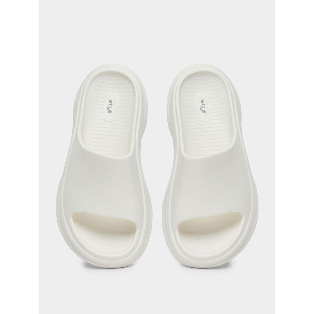 شبشب سهل الارتداء بنعل ويدج-women-shoes-flipflopsandslides-image-5