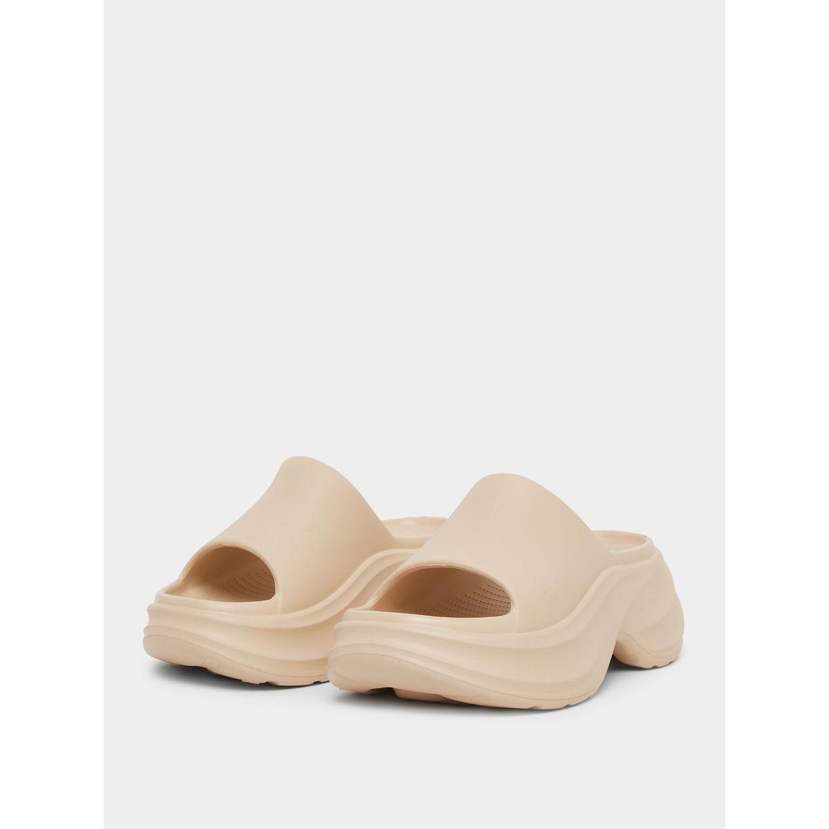 شبشب سهل الارتداء بنعل ويدج-women-shoes-flipflopsandslides-image-2