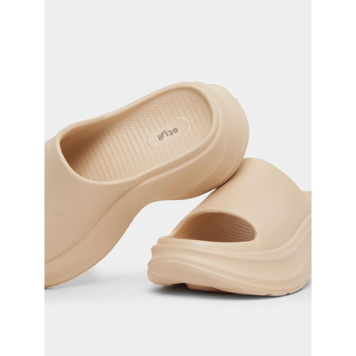 شبشب سهل الارتداء بنعل ويدج-women-shoes-flipflopsandslides-image-3