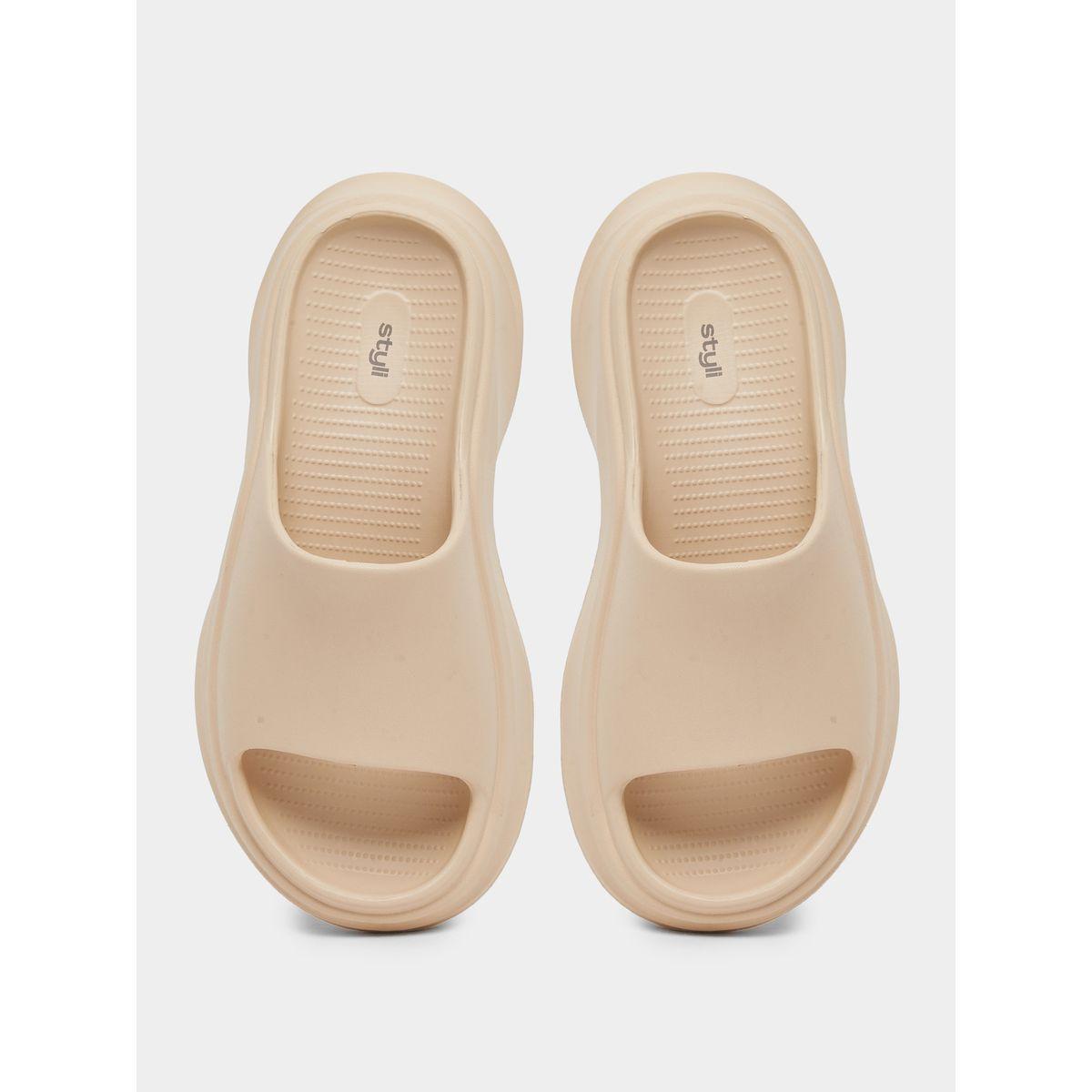 شبشب سهل الارتداء بنعل ويدج-women-shoes-flipflopsandslides-image-5