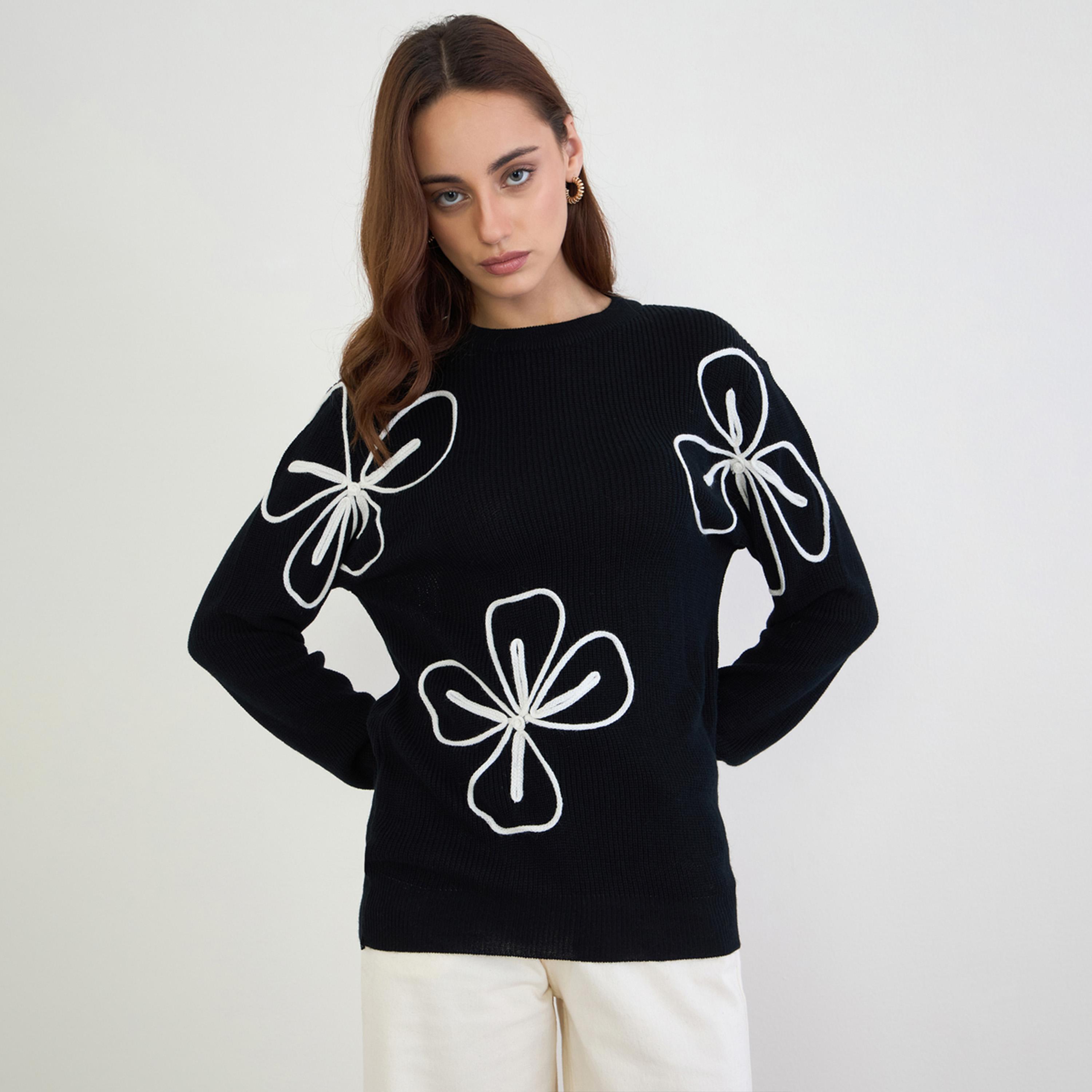 ستايلي - سترة سوداء مطرزة بالزهور بقصّة عادية-women-clothing-cardigansandjumpers-jumpers-image-1