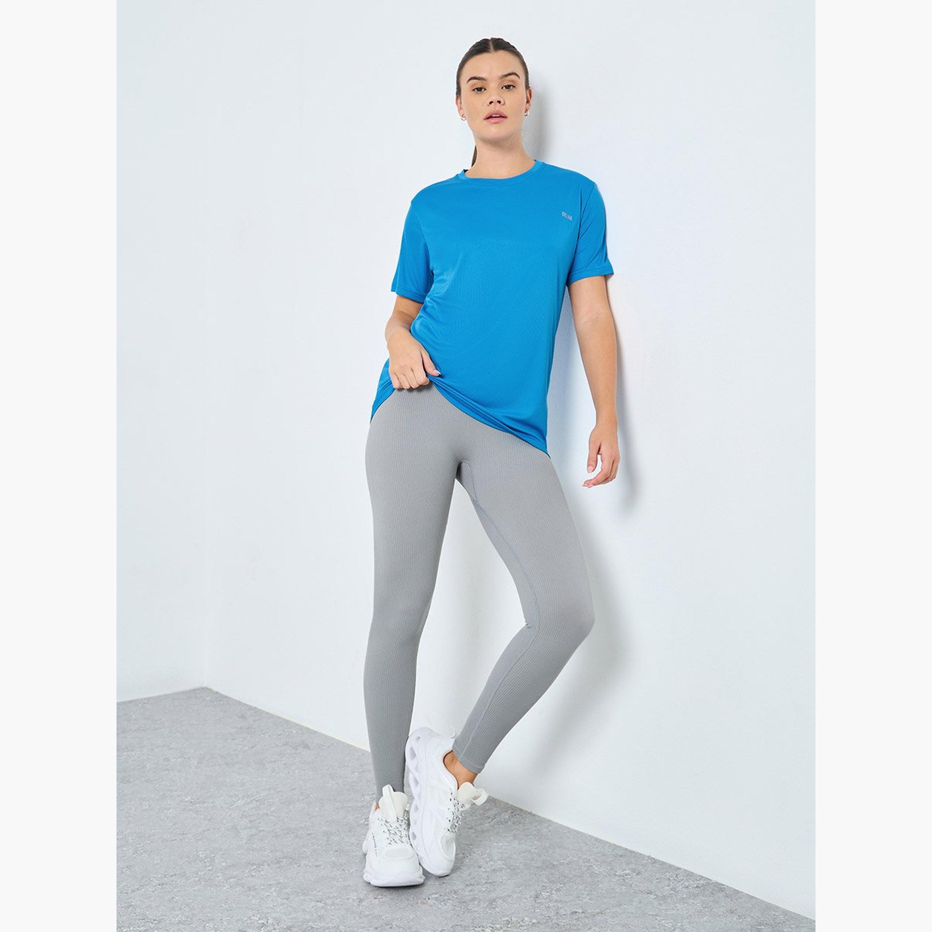 ستايلي - بلوزة أساسية بأكمام قصيرة مع نص عاكس-women-clothing-sportswearandactivewear-tshirtsandvests-image-5