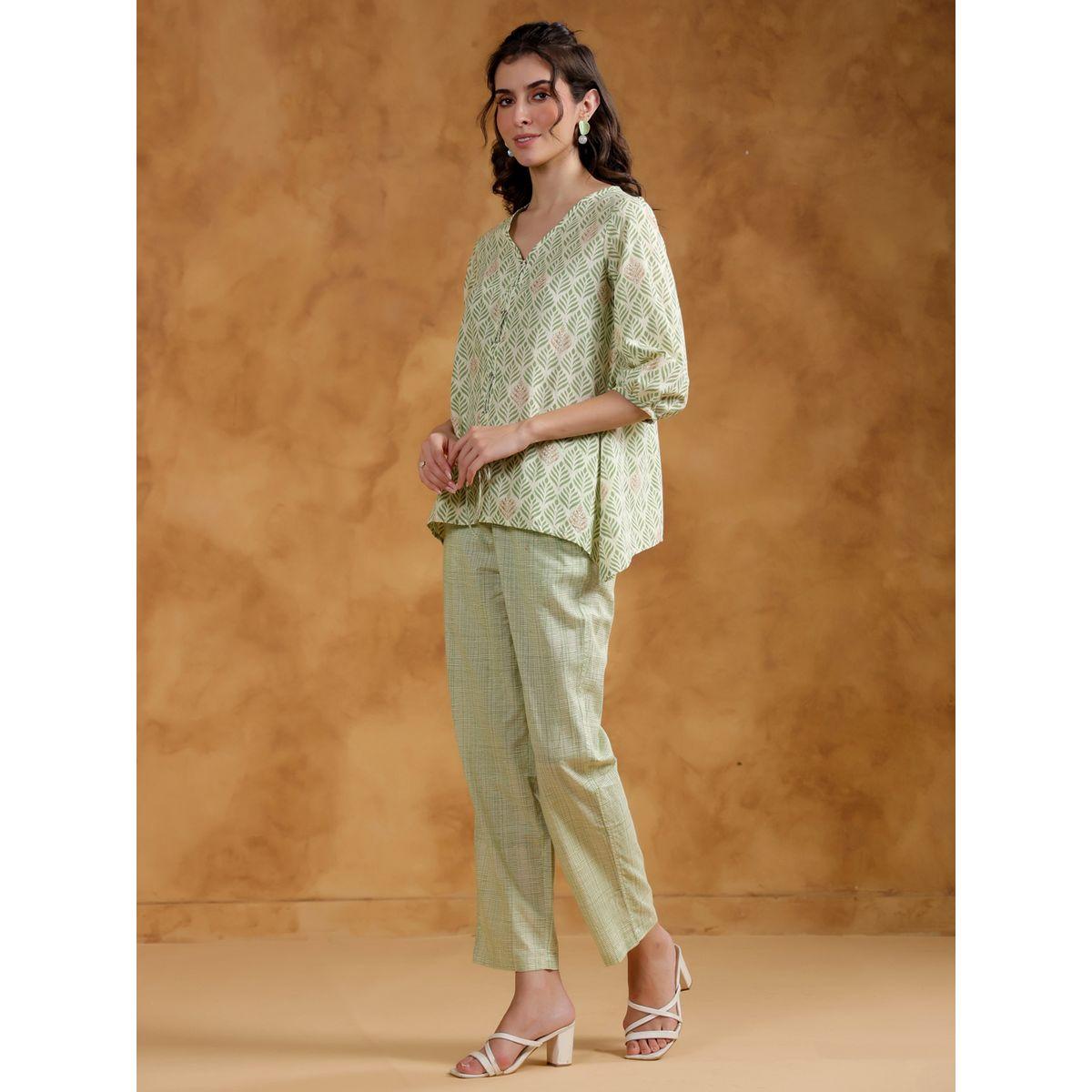 طقم منسق من بنطال وبلوزة بطبعات-women-clothing-coordsets-image-3
