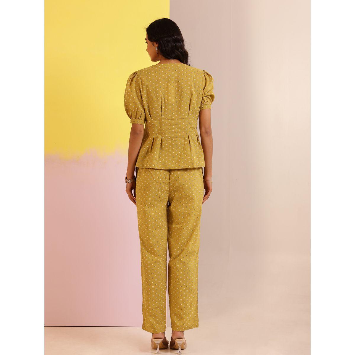 طقم منسق من بنطال وبلوزة بطبعة نقاط بولكا-women-clothing-coordsets-image-2
