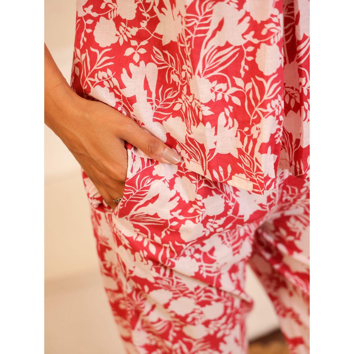 طقم بيجاما من بنطال وبلوزة بطبعة زهور-women-clothing-nightwear-pyjamas-longsets-image-6