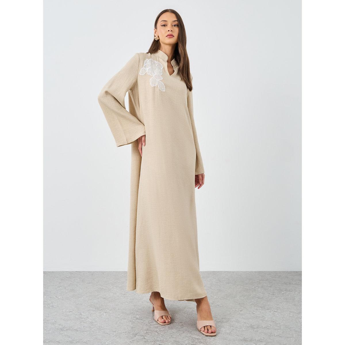 أميرة x ستايلي جلابية بتفاصيل ياقة مزينة بادنتيل زهرة-women-arabicclothing-jalabiyas-image-5