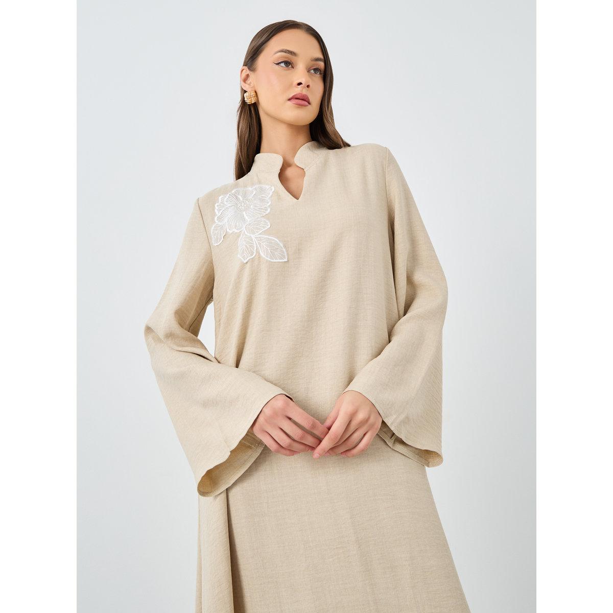 أميرة x ستايلي جلابية بتفاصيل ياقة مزينة بادنتيل زهرة-women-arabicclothing-jalabiyas-image-3