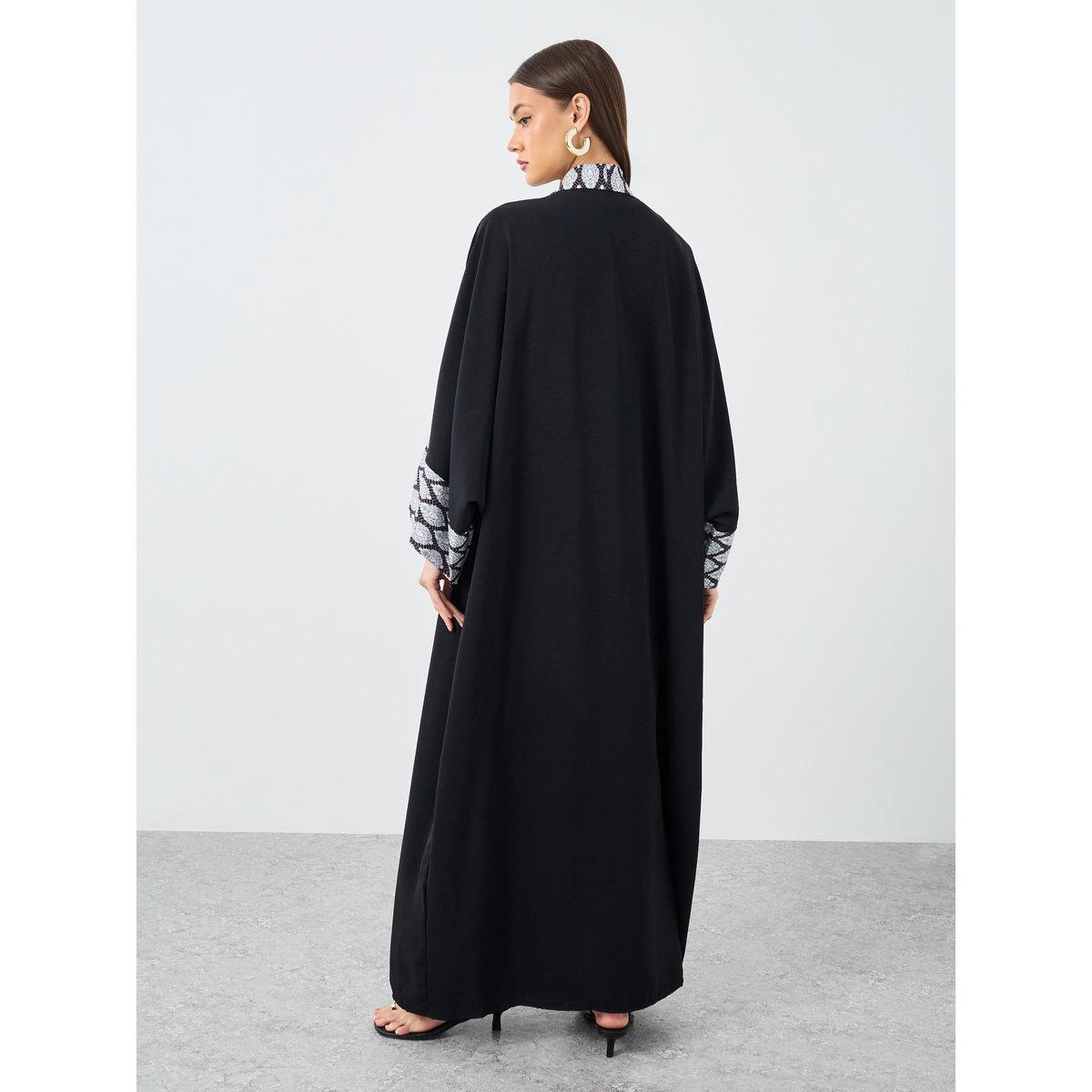 عباية بتفاصيل حواف مُطبعة-women-arabicclothing-abayas-image-4