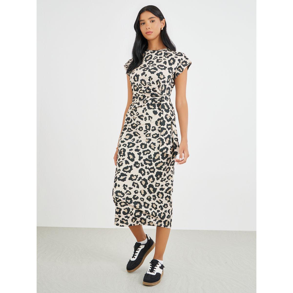 فستان طويل بديكون بطبعة ليوبارد وياقة دائرية-women-clothing-dresses-image-2