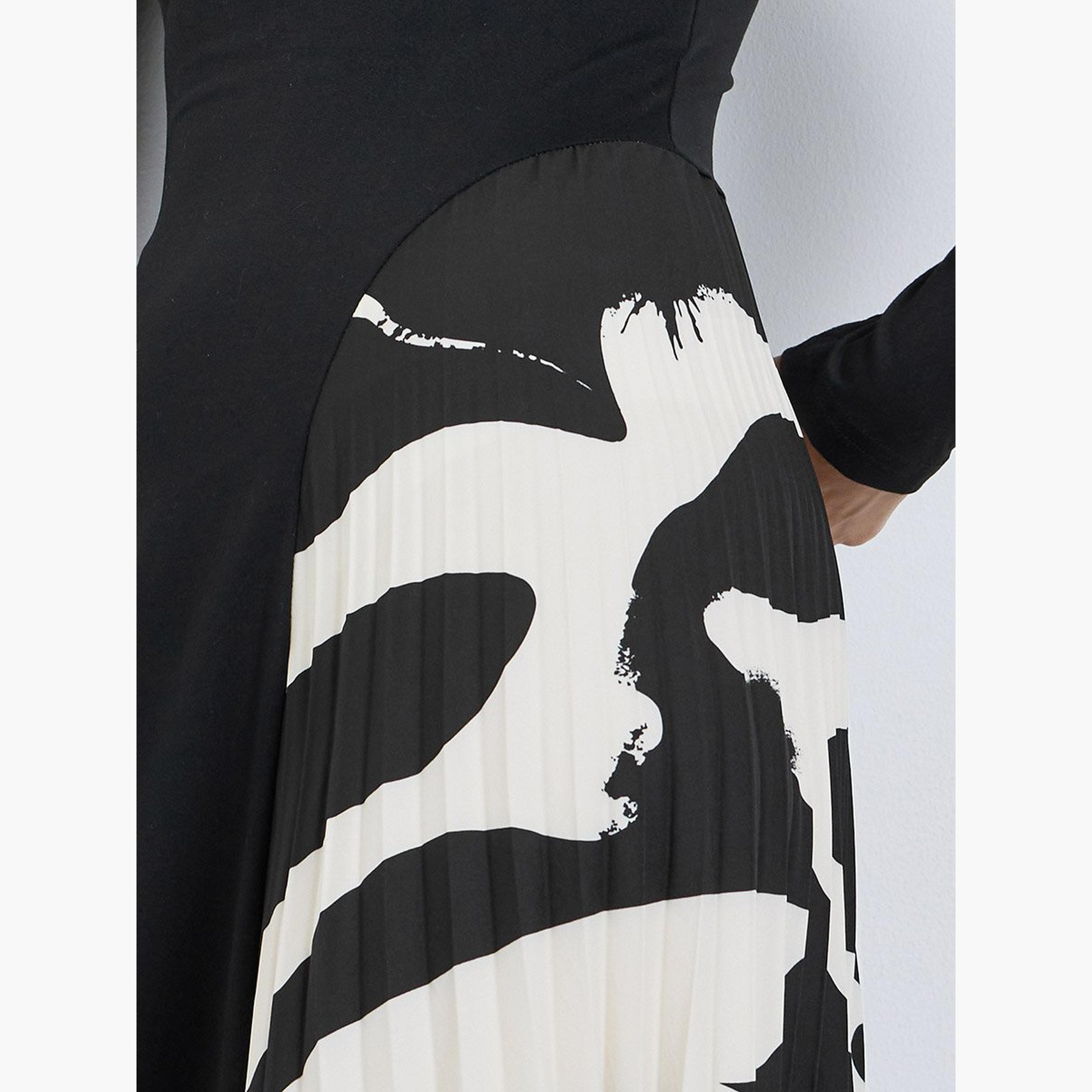ستايلي - فستان ميدي أسود بطبعة تجريدية مطوية-women-clothing-dresses-image-3