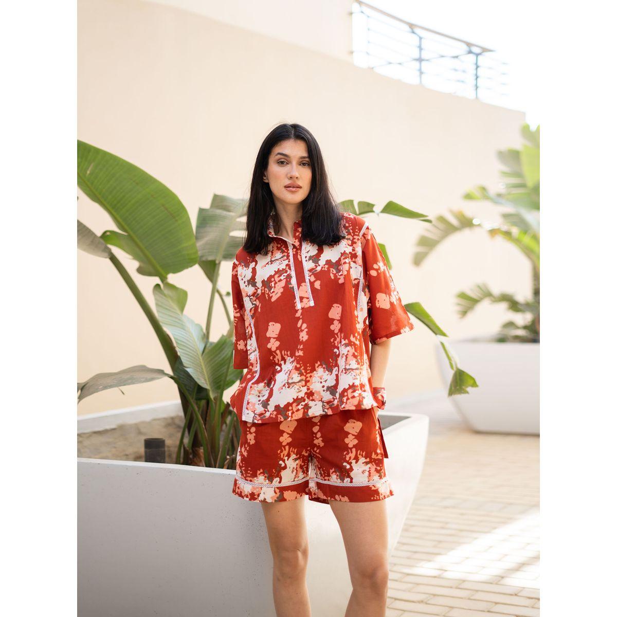 طقم بيجاما من شورت وبلوزة بطبعات-women-clothing-nightwear-pyjamas-shortsets-image-1