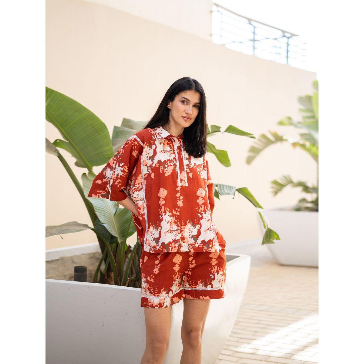 طقم بيجاما من شورت وبلوزة بطبعات-women-clothing-nightwear-pyjamas-shortsets-image-4