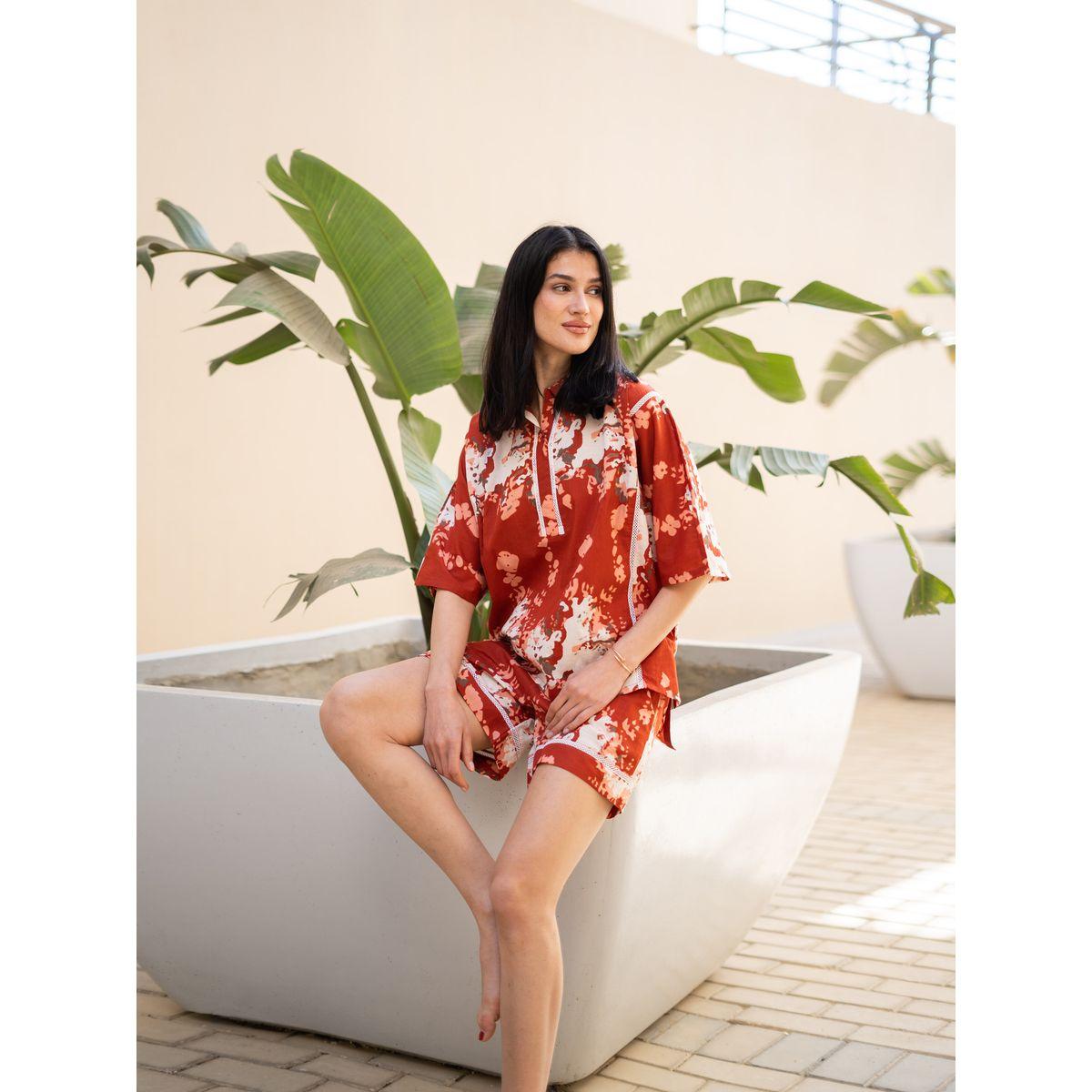 طقم بيجاما من شورت وبلوزة بطبعات-women-clothing-nightwear-pyjamas-shortsets-image-6
