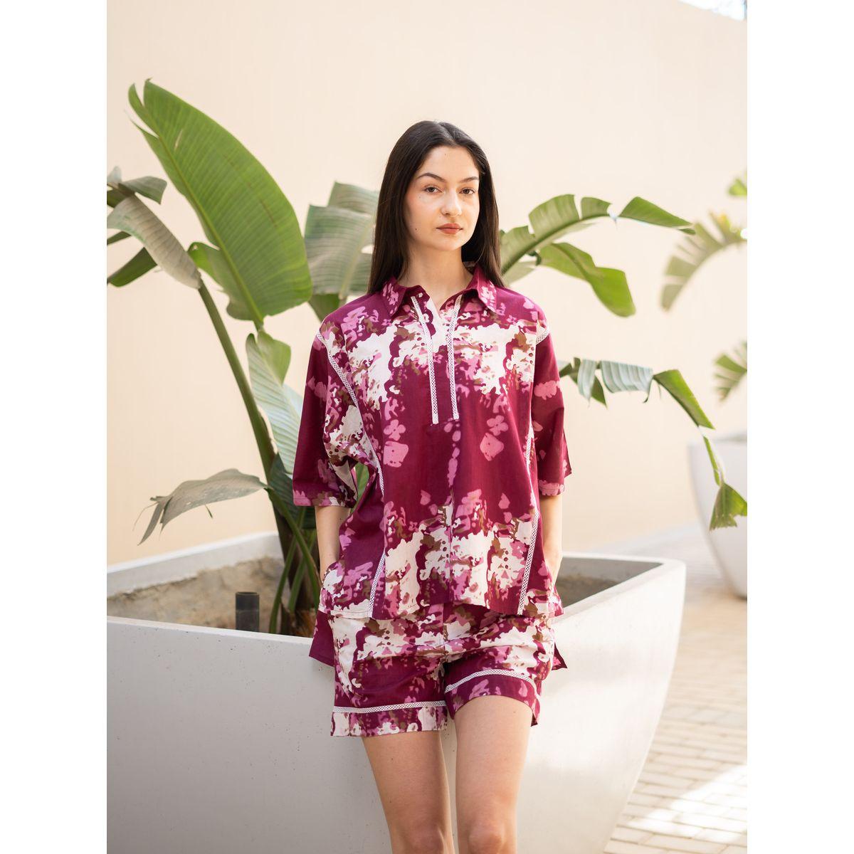 طقم بيجاما من شورت وبلوزة بطبعات-women-clothing-nightwear-pyjamas-shortsets-image-1