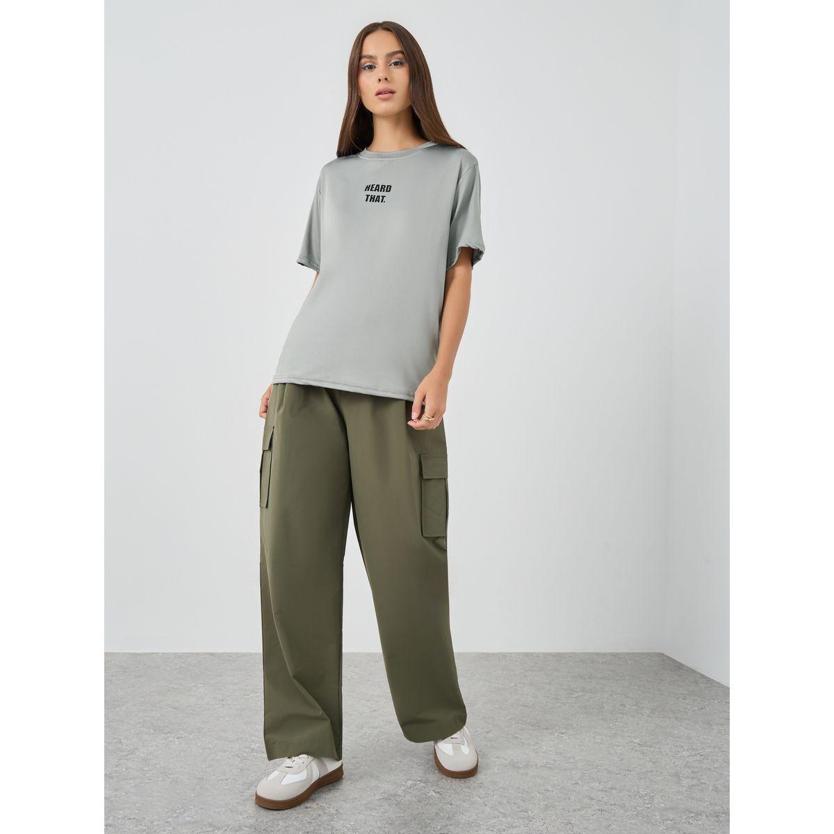 تيشيرت بقصة عادية وطبعة كتابة-women-clothing-tshirts-image-2