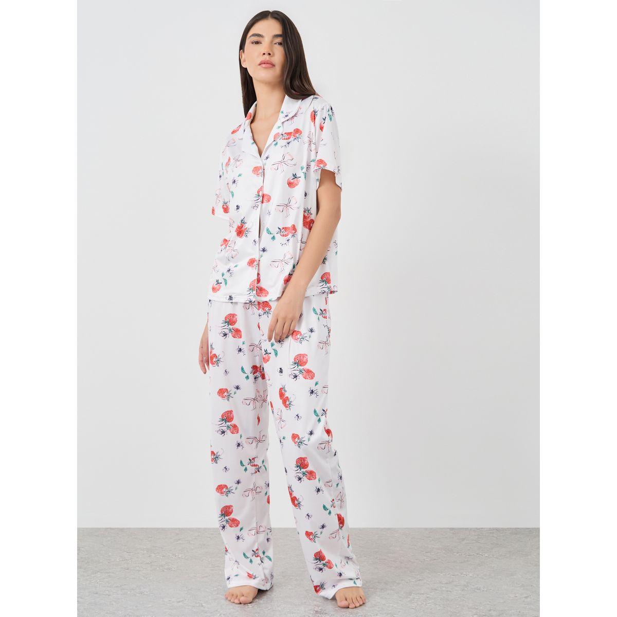 طقم من بنطال بيجاما وبلوزة بطبعة فراولة-women-clothing-nightwear-pyjamas-longsets-image-1