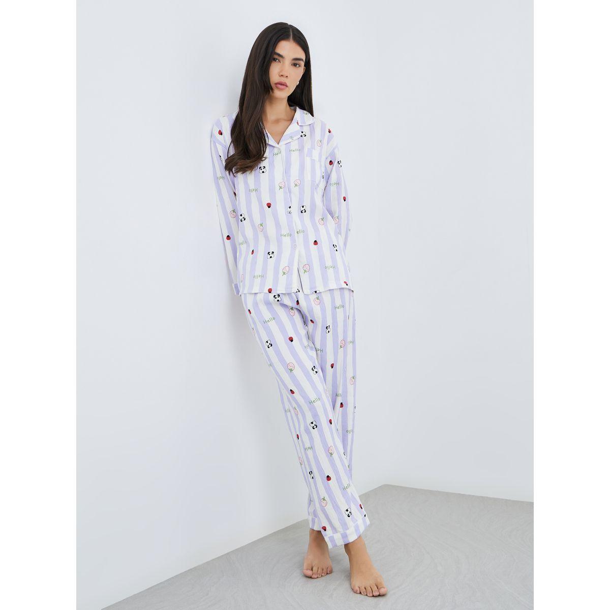 طقم من بنطال بيجاما وتيشيرت مخطط بطبعة جرافيك-women-clothing-nightwear-pyjamas-longsets-image-1