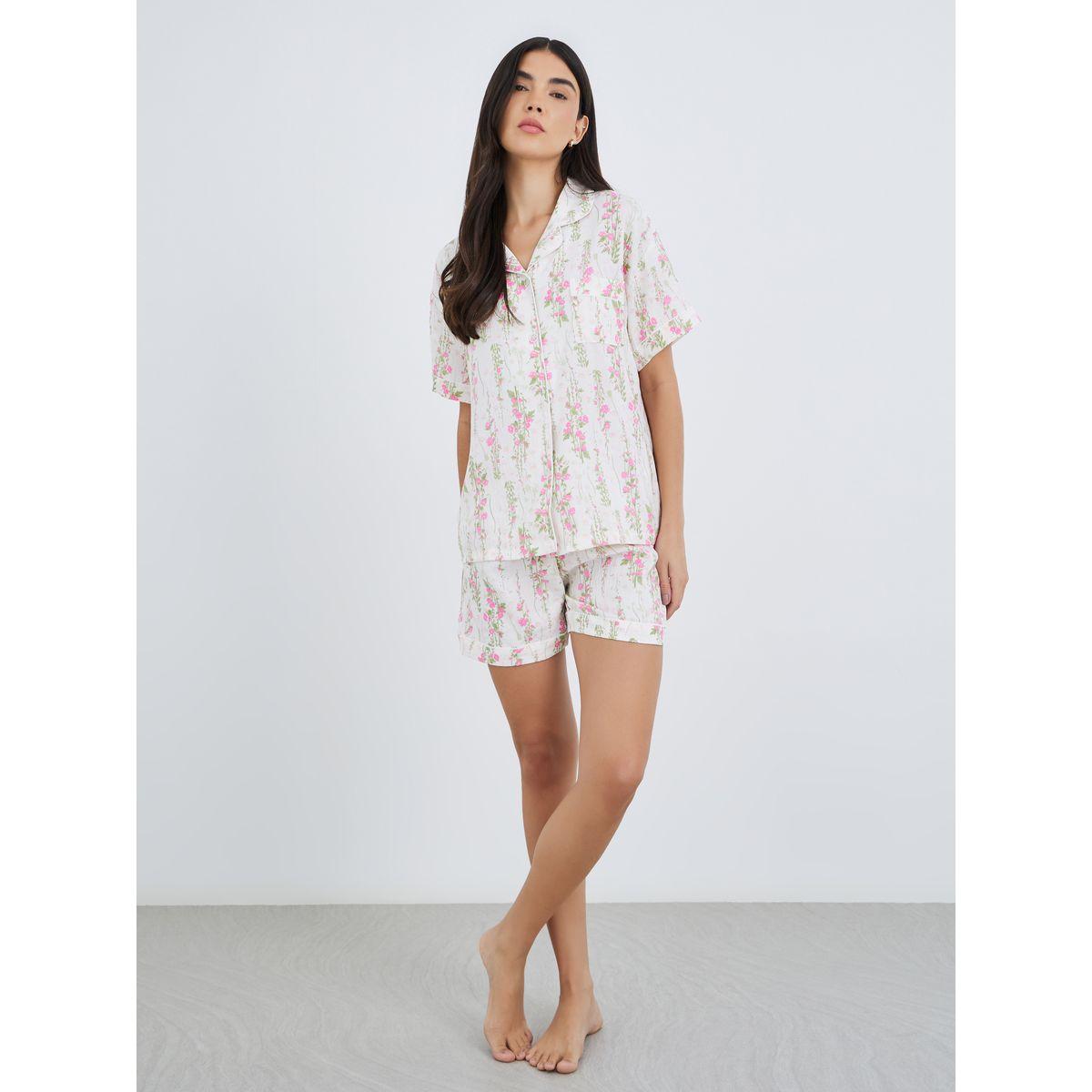 طقم من بنطال بيجاما وشورت مع بلوزة بطبعة زهور-women-clothing-nightwear-pyjamas-longsets-image-2