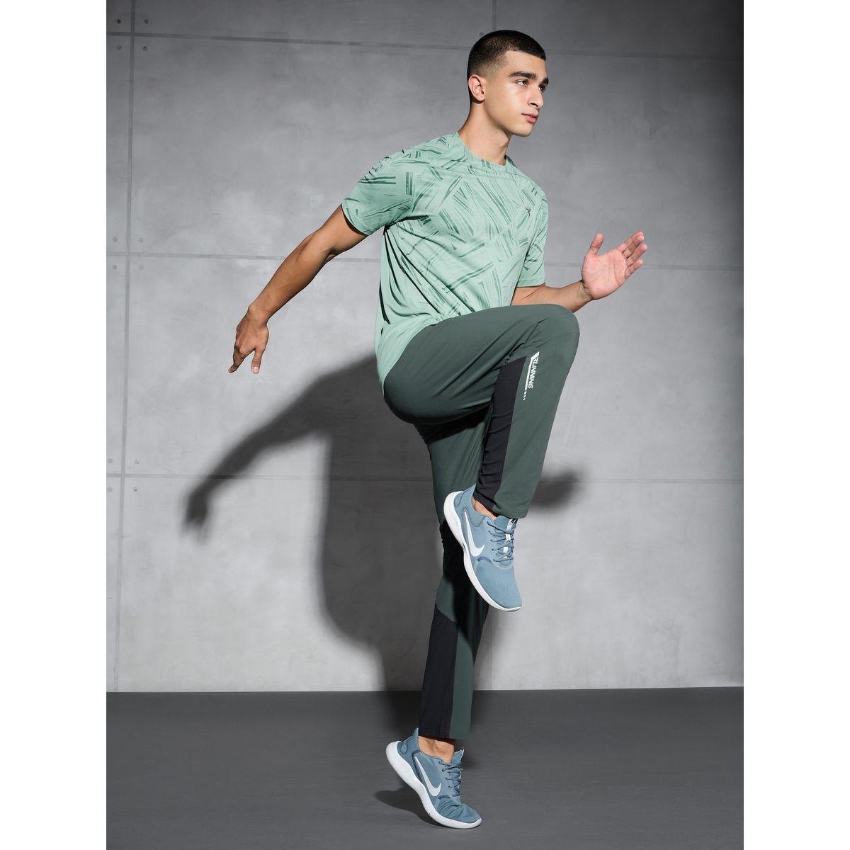 بنطال رياضي بقصة أرجل مستقيمة-men-clothing-bottoms-joggers-image-5