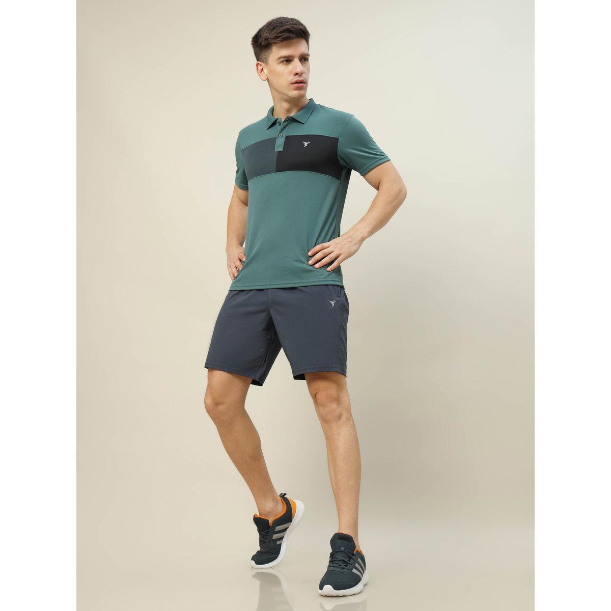 شورت سادة بتفاصيل جيب بسحاب-men-clothing-bottoms-shorts-image-1