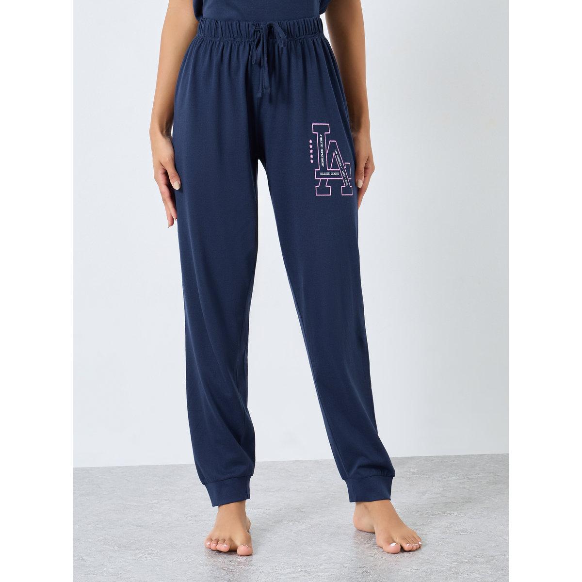 طقم من بنطال بيجاما وتيشيرت بطبعة جرافيك-women-clothing-nightwear-pyjamas-longsets-image-6