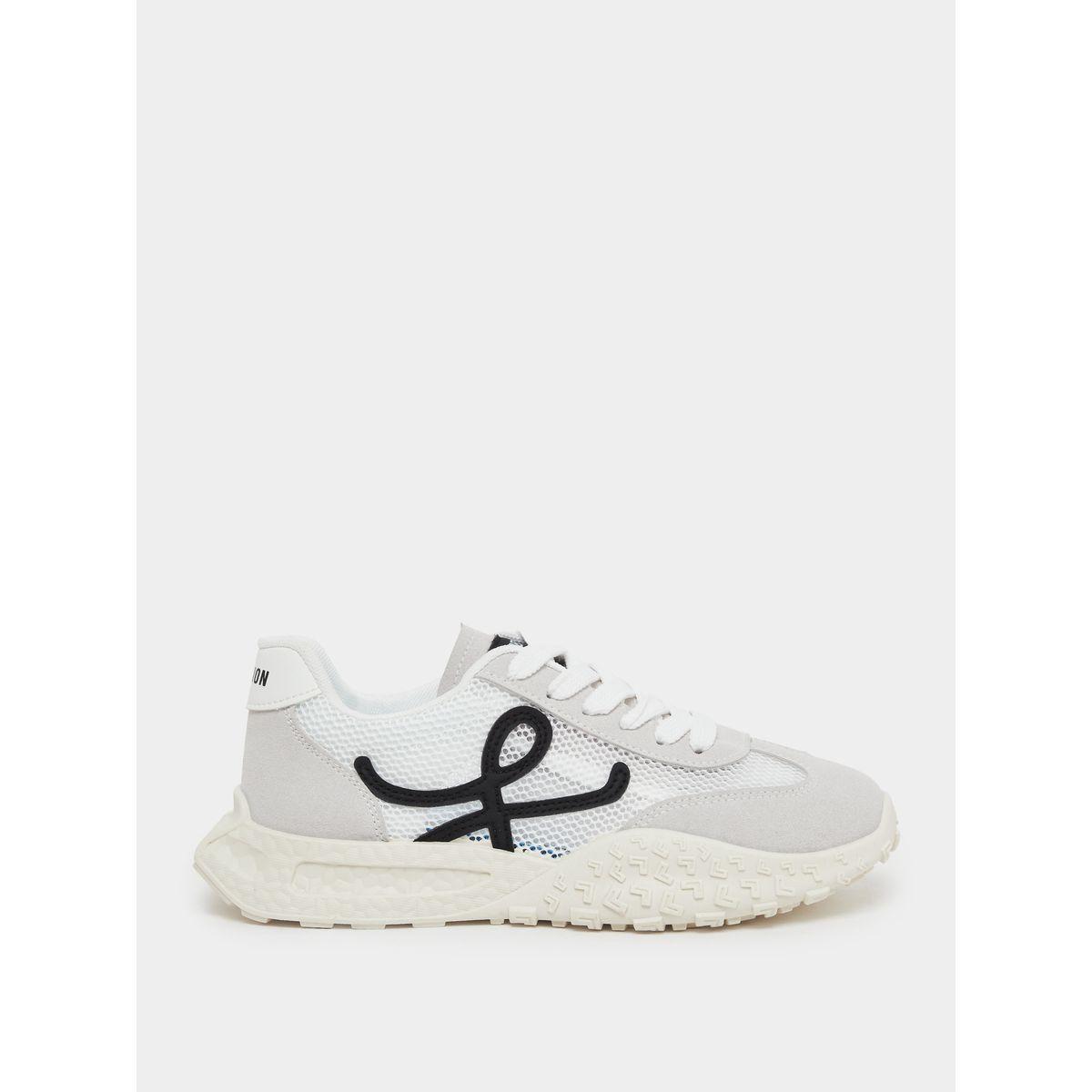 حذاء سنيكرز بتفاصيل شبكية وأربطة للإغلاق-women-shoes-sneakers-image-1