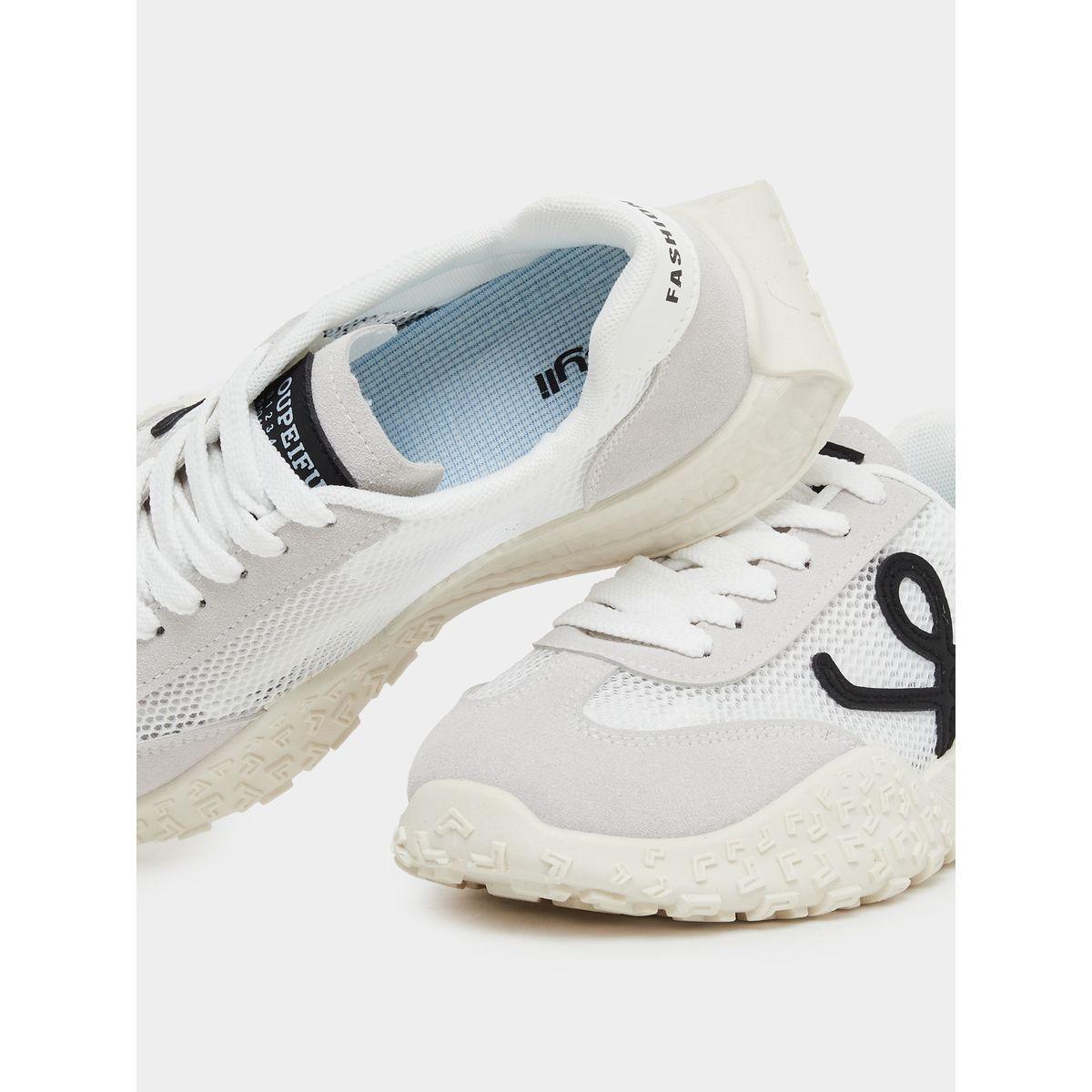 حذاء سنيكرز بتفاصيل شبكية وأربطة للإغلاق-women-shoes-sneakers-image-3
