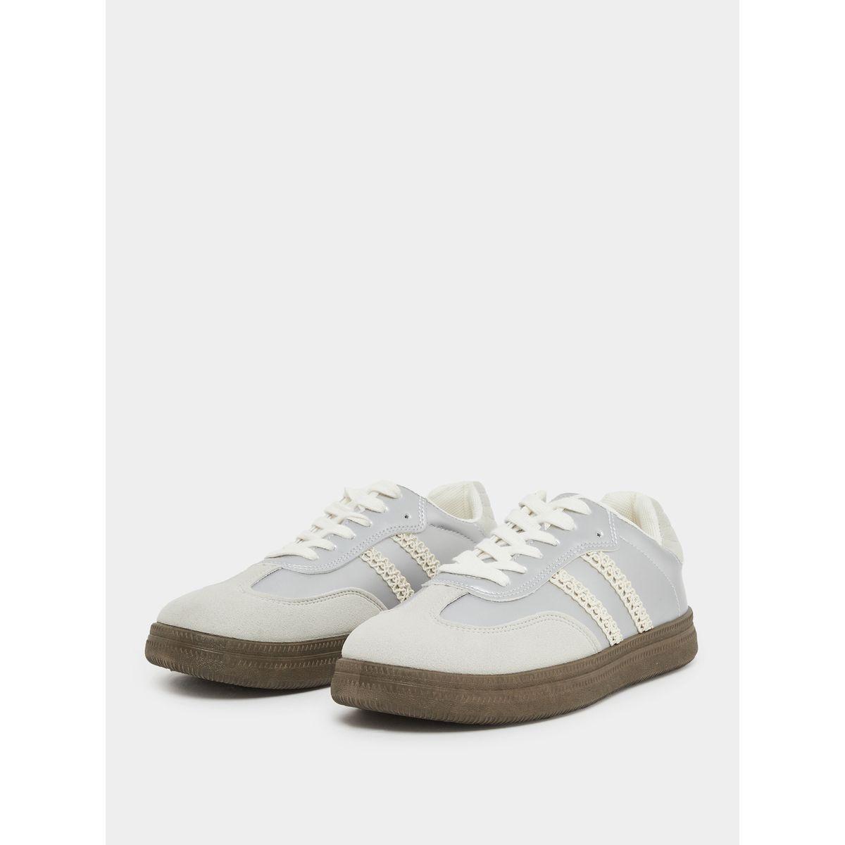 حذاء سنيكرز ميتاليك لامع مع أربطة للإغلاق-women-shoes-sneakers-image-2