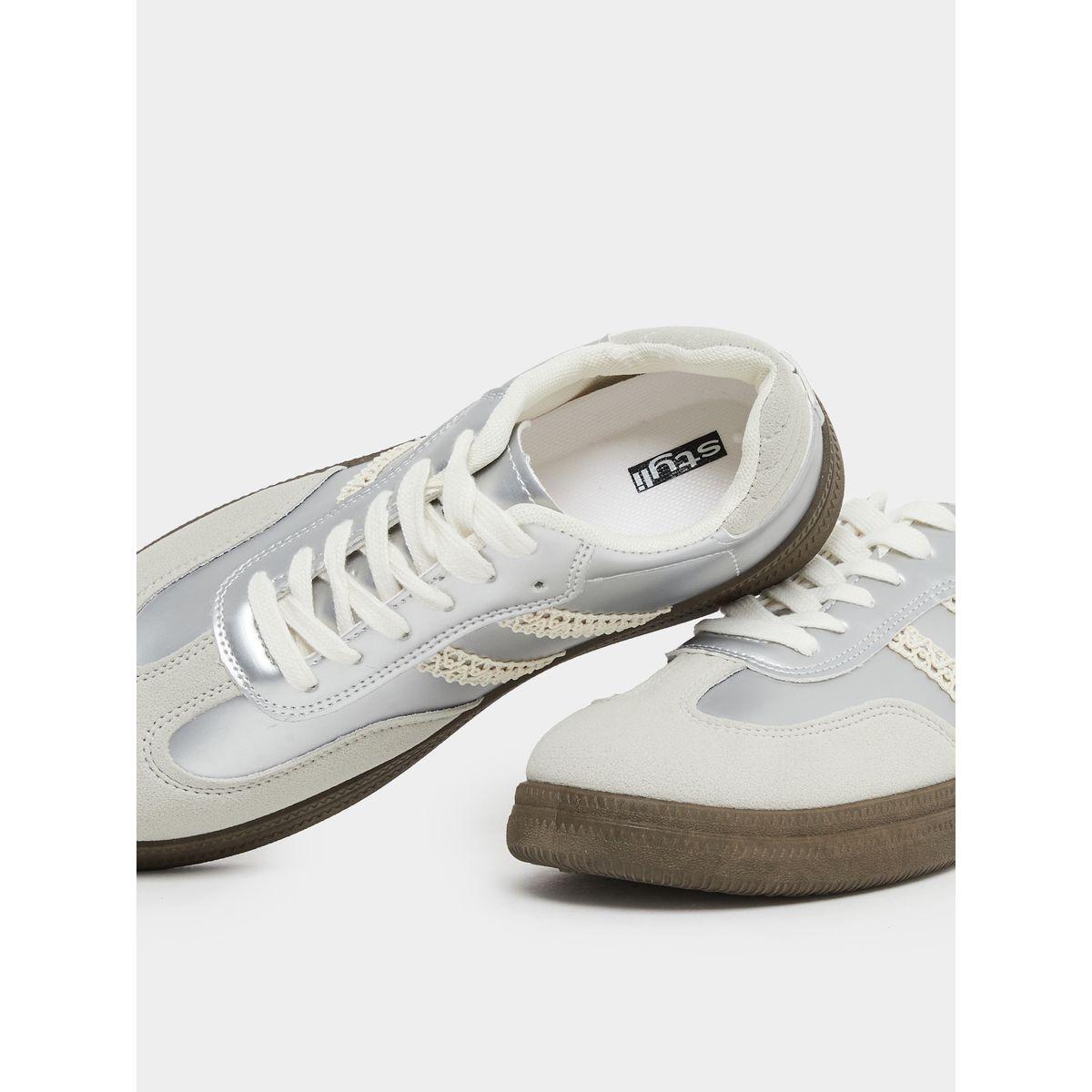 حذاء سنيكرز ميتاليك لامع مع أربطة للإغلاق-women-shoes-sneakers-image-3