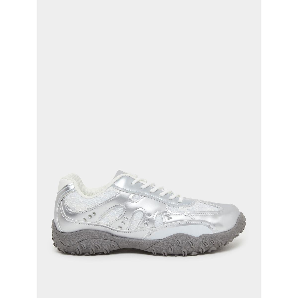 حذاء سنيكرز بتفاصيل ميتاليك لامعة مع أربطة للإغلاق-women-shoes-sneakers-image-1