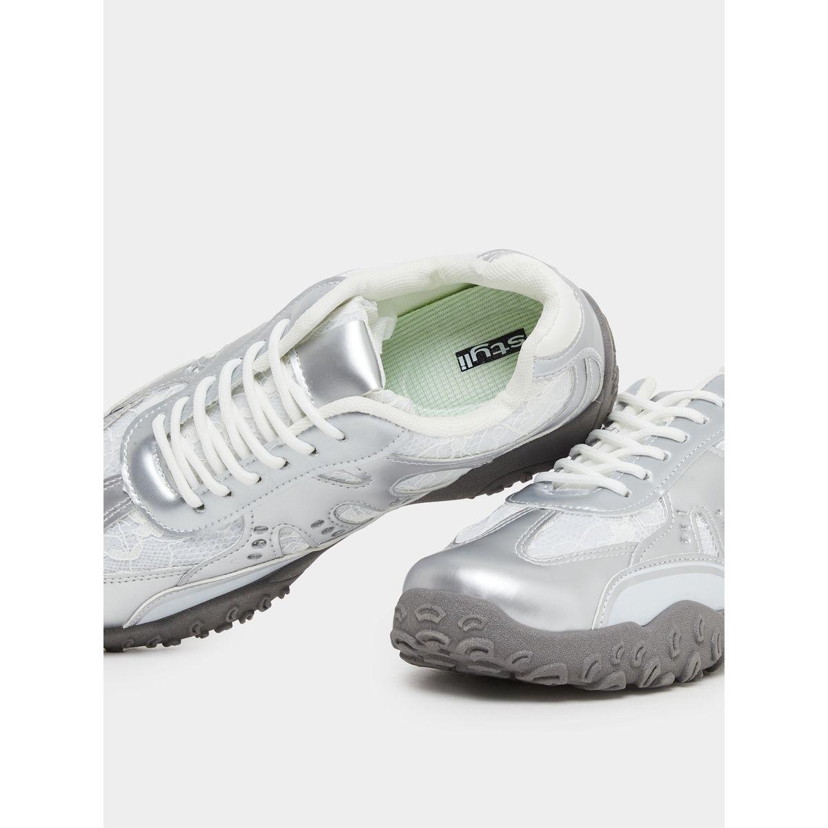 حذاء سنيكرز بتفاصيل ميتاليك لامعة مع أربطة للإغلاق-women-shoes-sneakers-image-3