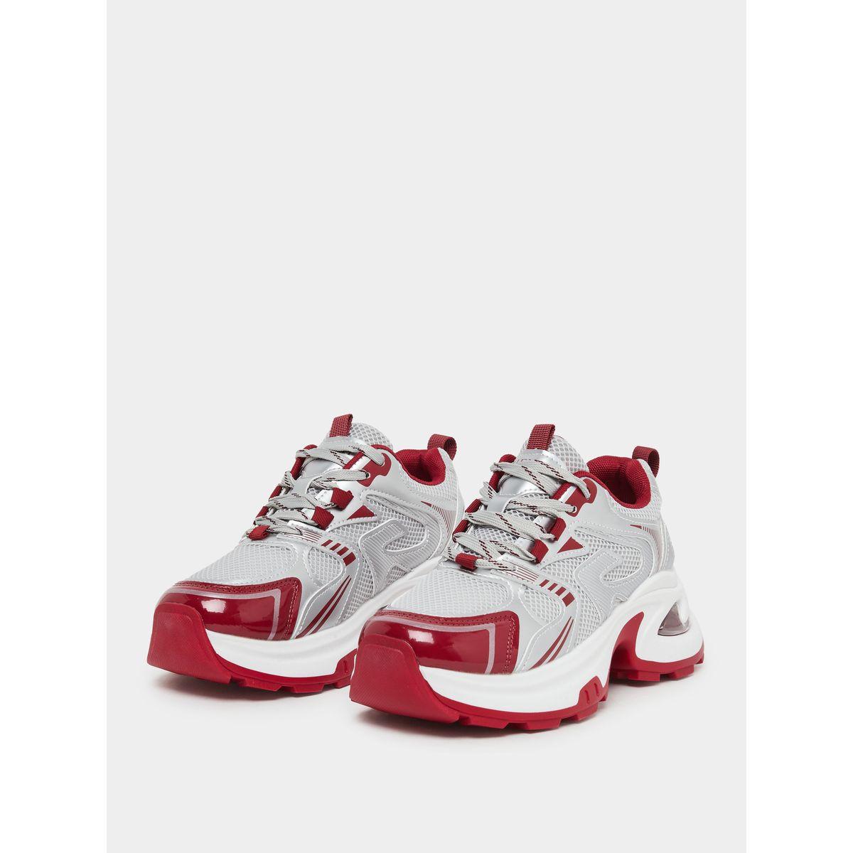 حذاء سنيكرز بنعل شانكي بتفاصيل ميتاليك لامعة-women-shoes-sneakers-image-2