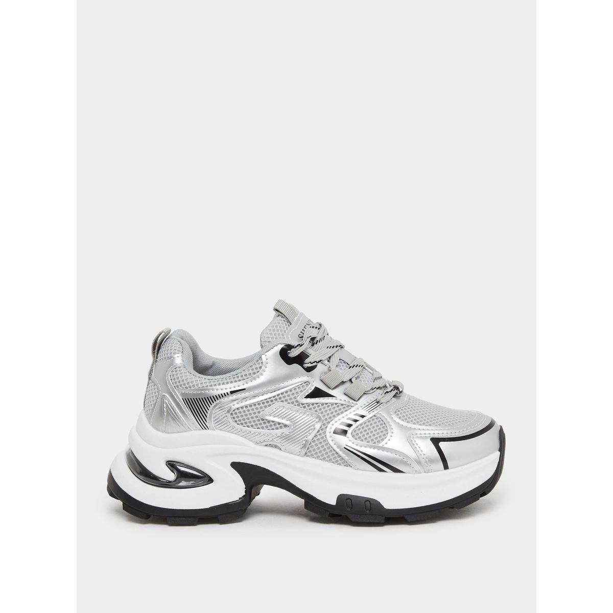 حذاء سنيكرز بنعل شانكي بتفاصيل ميتاليك لامعة-women-shoes-sneakers-image-1