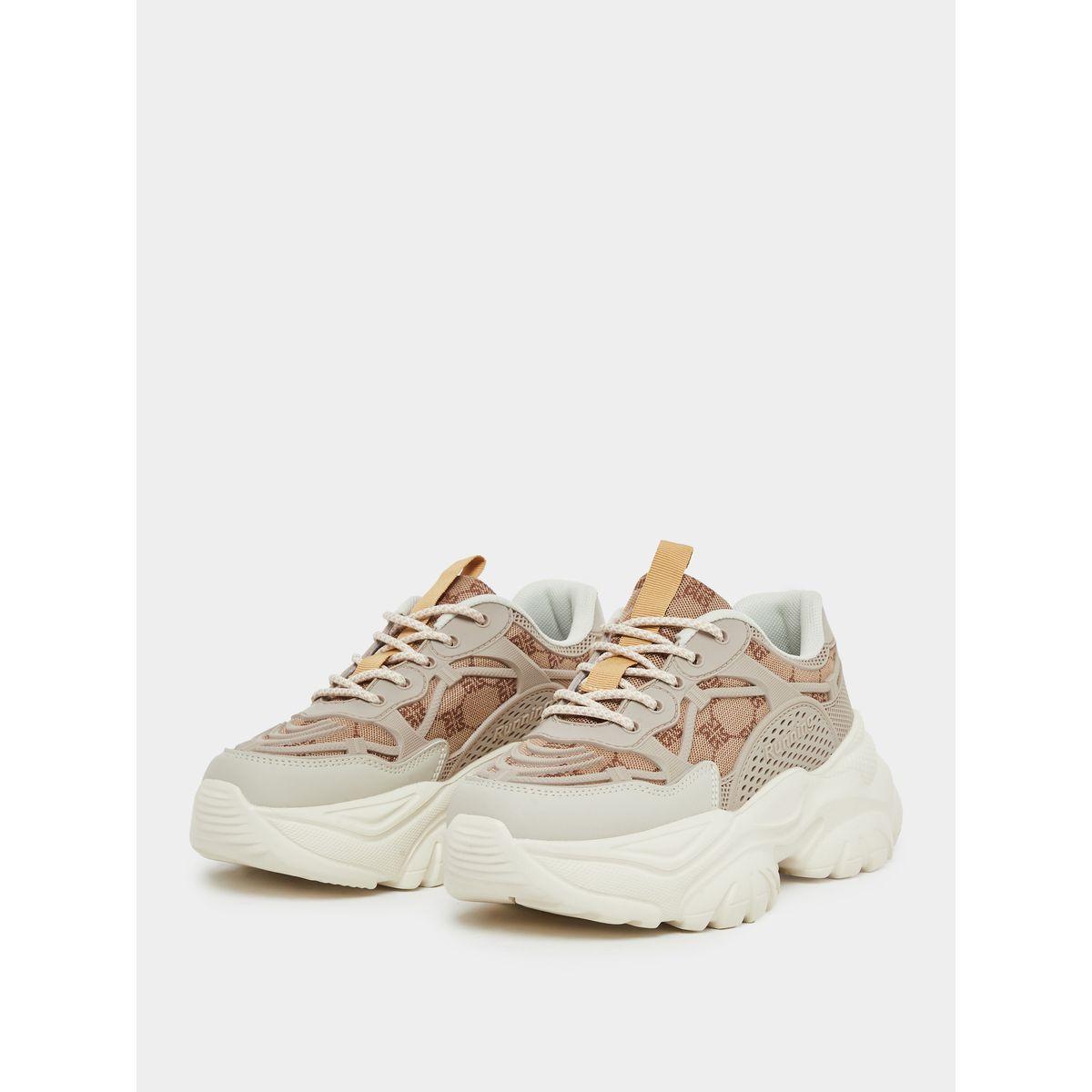 حذاء سنيكرز بتفاصيل مُطرزة مع نعل شانكي-women-shoes-sneakers-image-2