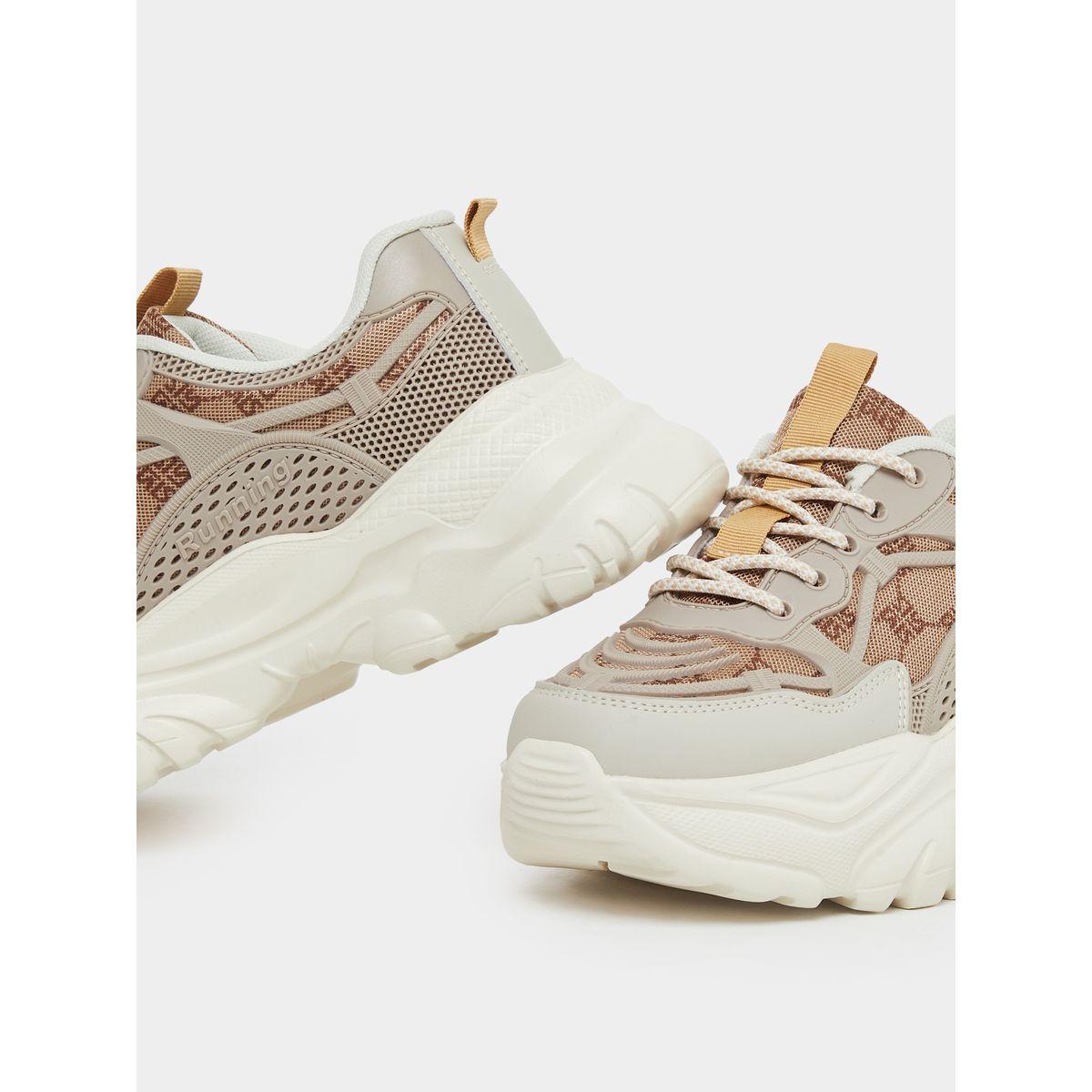حذاء سنيكرز بتفاصيل مُطرزة مع نعل شانكي-women-shoes-sneakers-image-3