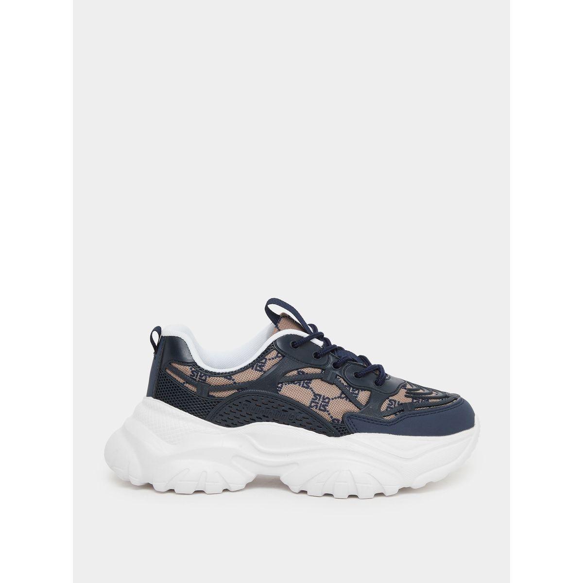 حذاء سنيكرز بتفاصيل مُطرزة مع نعل شانكي-women-shoes-sneakers-image-1