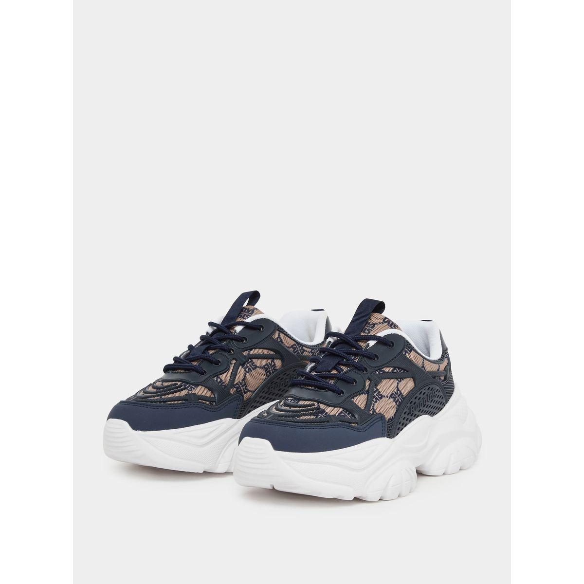 حذاء سنيكرز بتفاصيل مُطرزة مع نعل شانكي-women-shoes-sneakers-image-2
