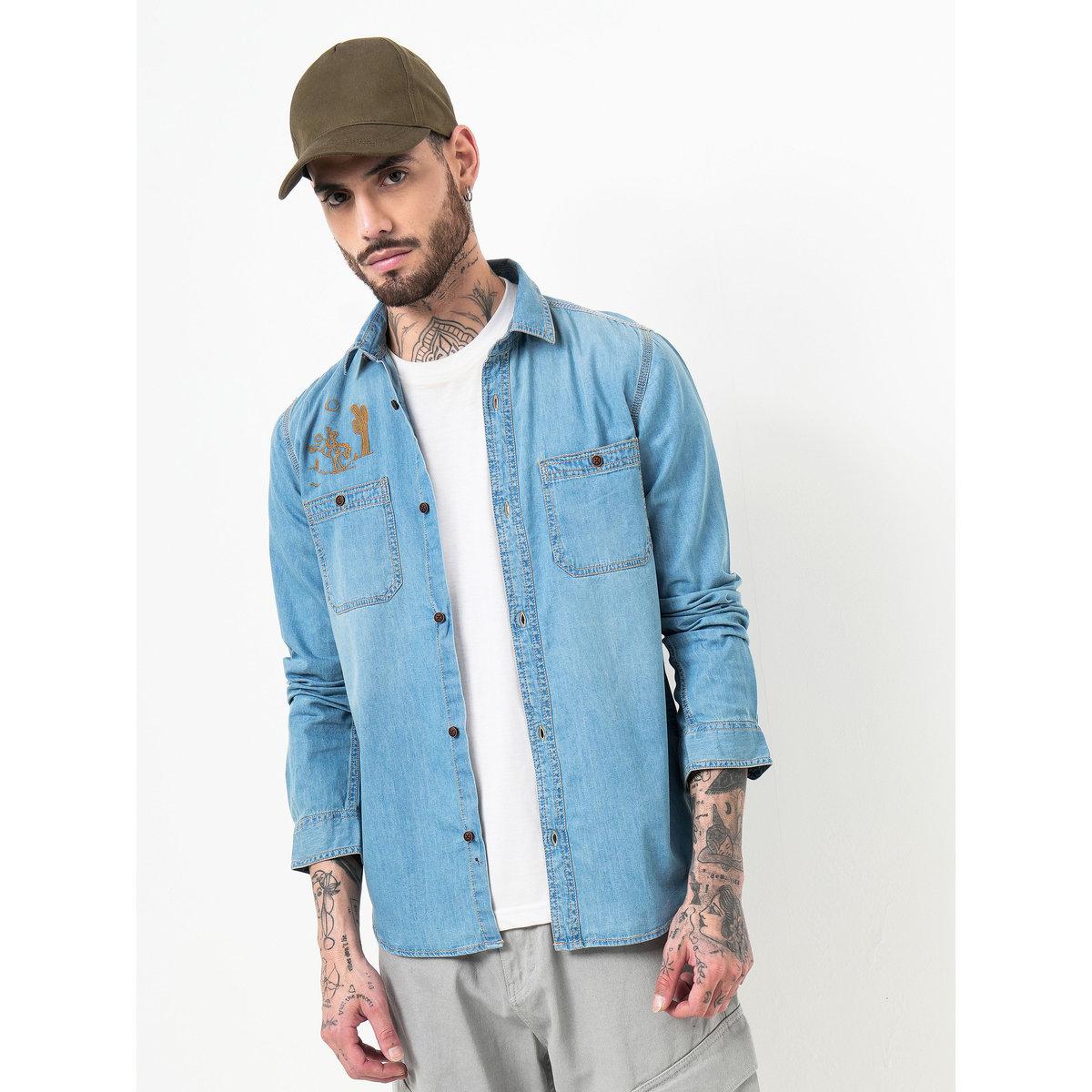 قميص دنيم بطبعة كتابة وجيوب على الصدر-men-clothing-shirts-image-1