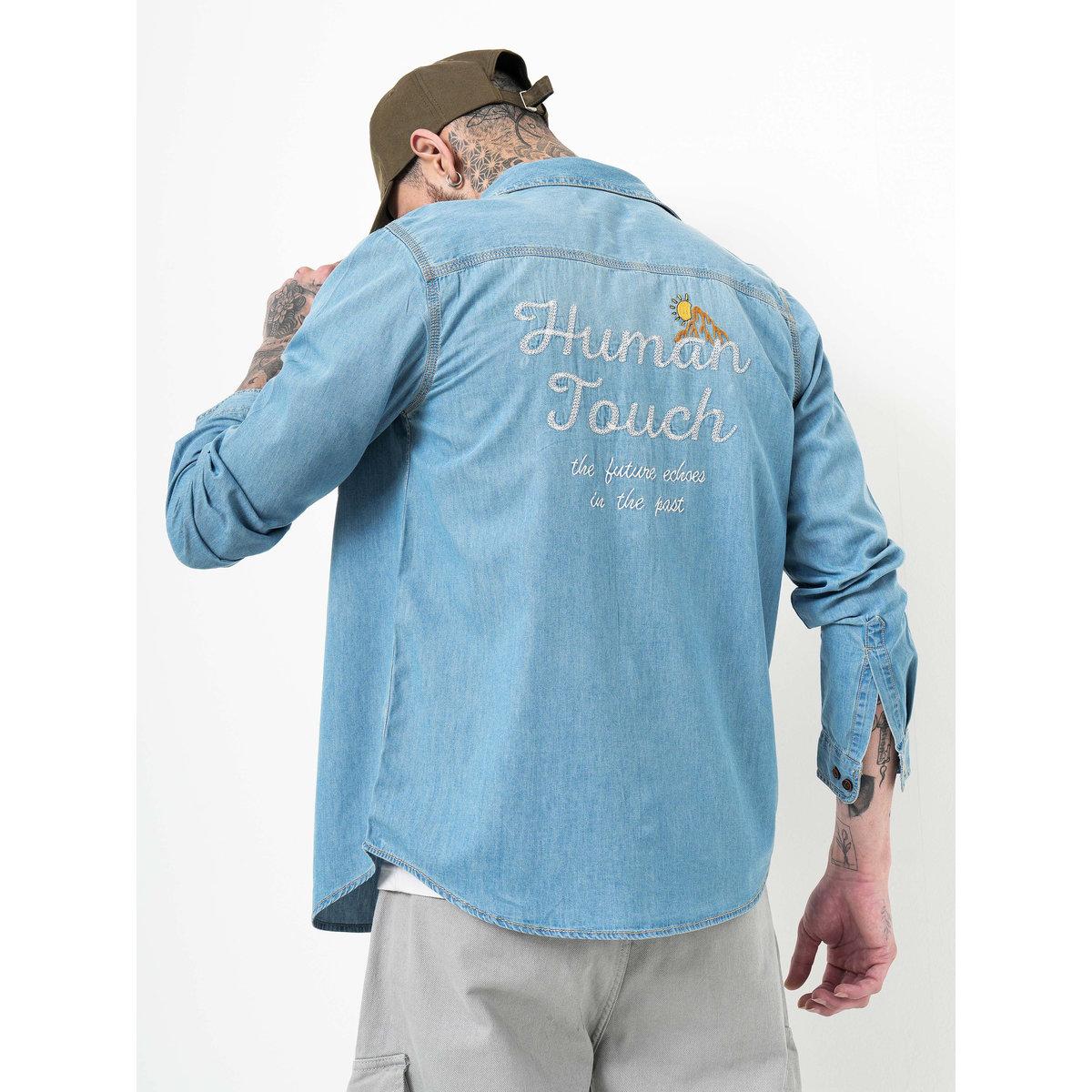 قميص دنيم بطبعة كتابة وجيوب على الصدر-men-clothing-shirts-image-3