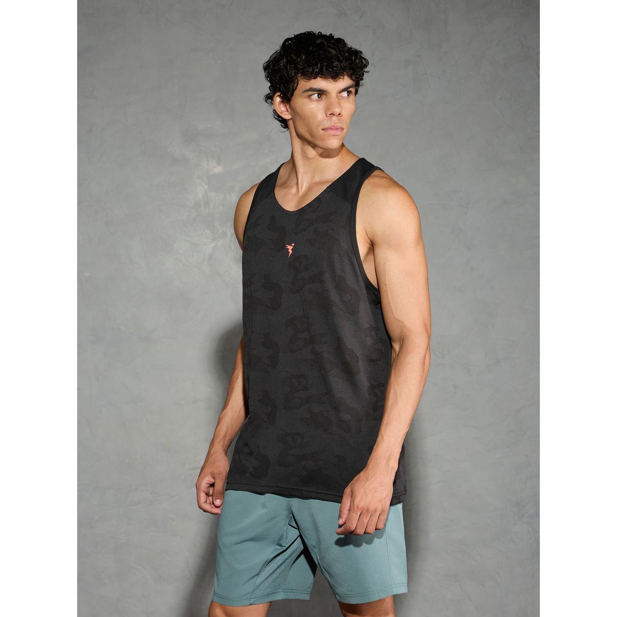 تيشيرت كت بتفاصيل جاكار مع ياقة سكوب-men-clothing-sportswearandactivewear-tshirtsandpolos-image-3