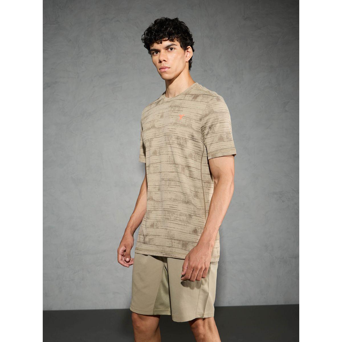 تيشيرت بقصة سليم فيت وياقة دائرية-men-clothing-tshirtsandpolos-tshirts-image-2