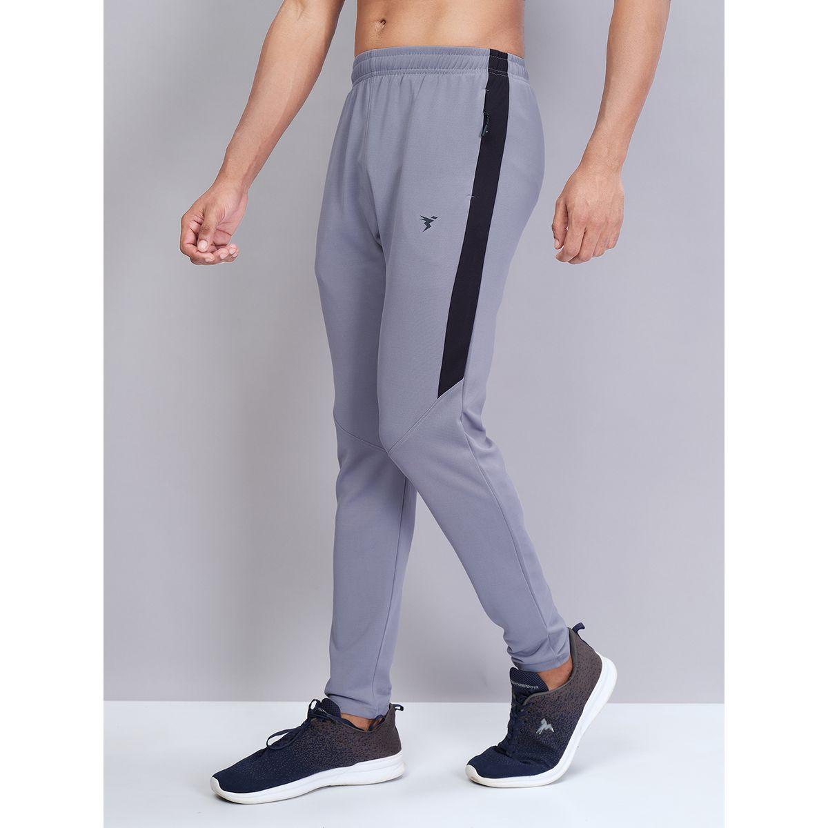 بنطال رياضي بقصة سليم فت وألواح بتفاصيل مُتباينة-men-clothing-bottoms-joggers-image-1