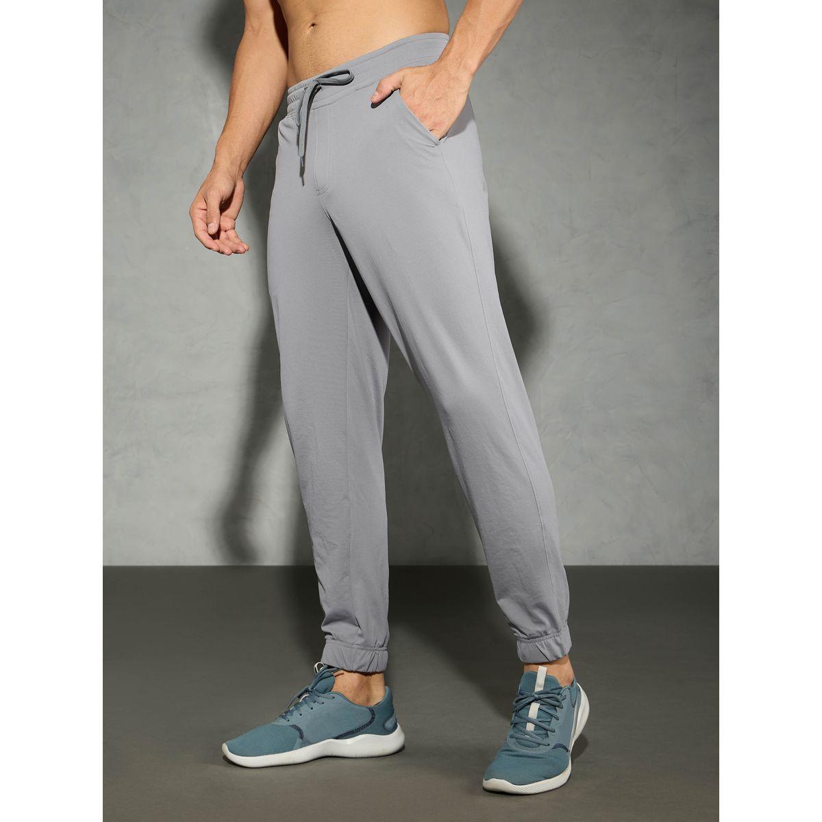 جوغر سادة بقصة مريحة-men-clothing-bottoms-joggers-image-1