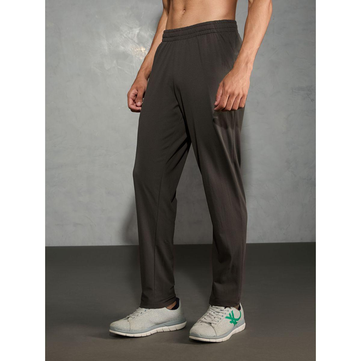بنطال رياضي سادة بقصة مريحة-men-clothing-bottoms-joggers-image-4