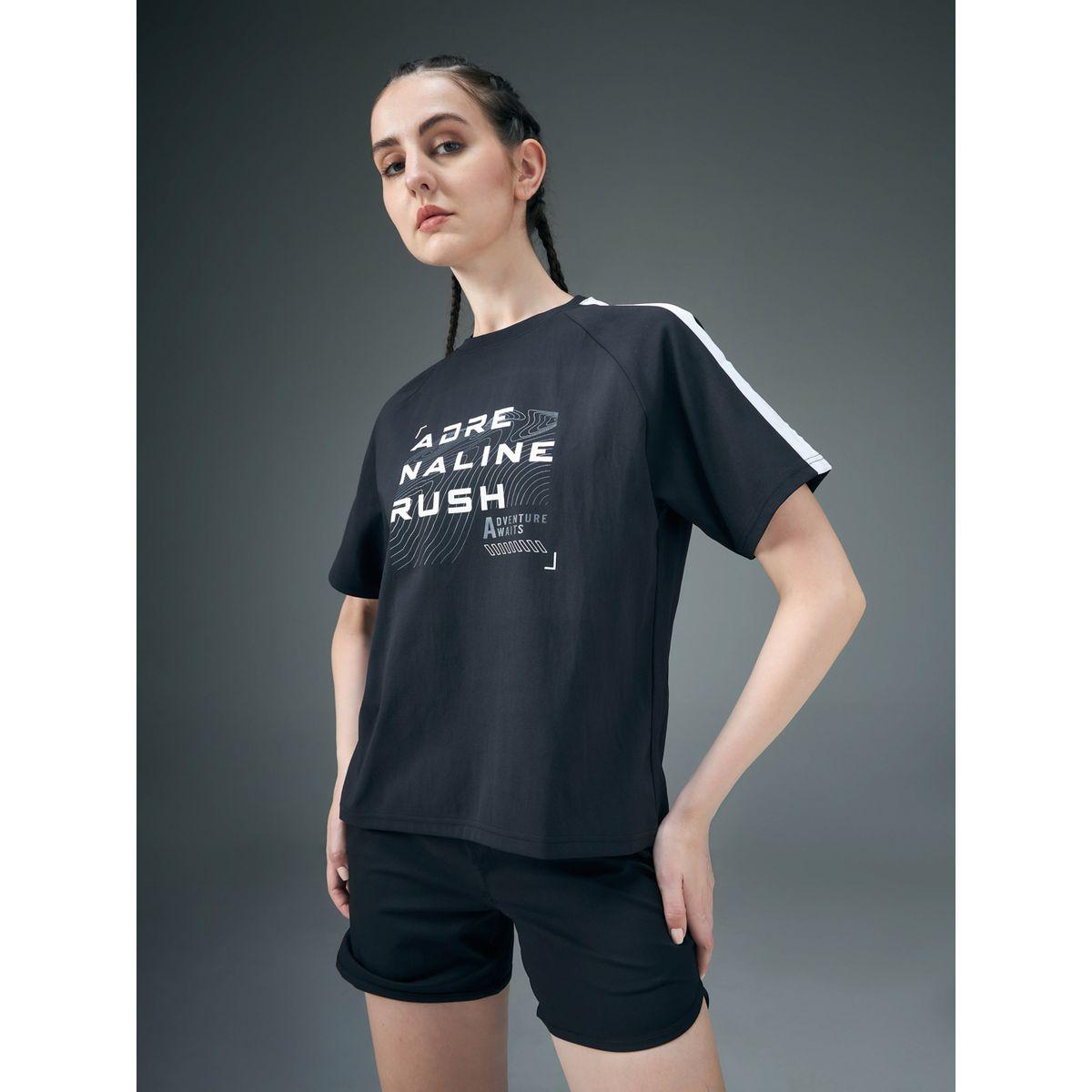 تيشيرت قصير بطبعة كتابة وياقة دائرية-women-clothing-tshirts-image-3