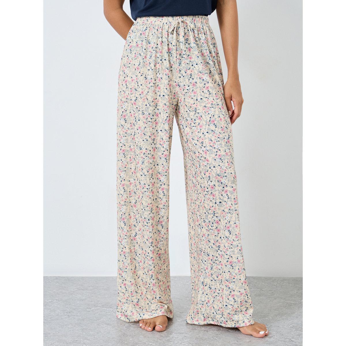 Styli Ruffle Sleeve Solid T-Shirt and Ditsy Floral Pyjama Set-women-clothing-nightwear-pyjamas-longsets-image-6