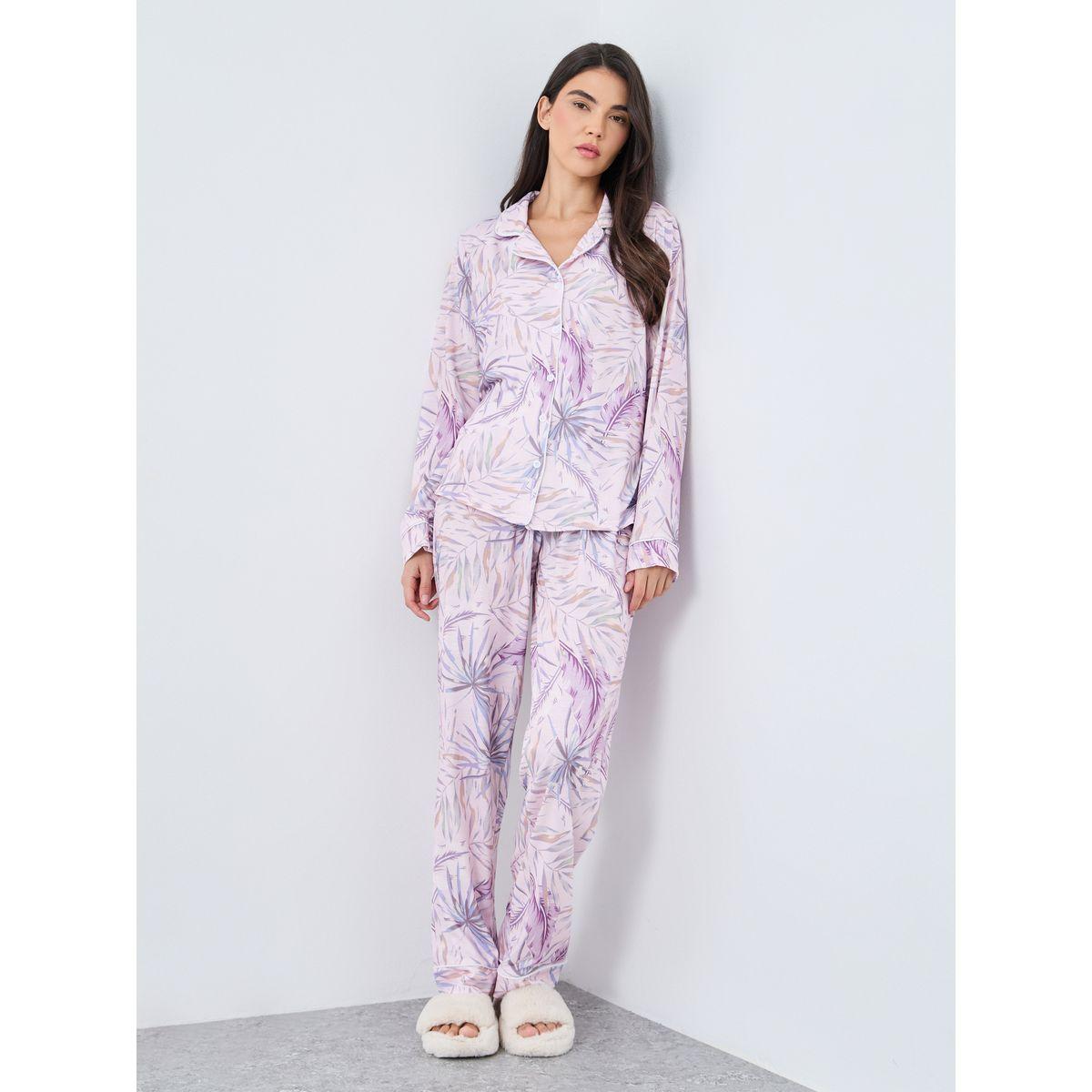 طقم من بنطال بيجاما وتيشيرت بتفاصيل أزرار-women-clothing-nightwear-pyjamas-longsets-image-1