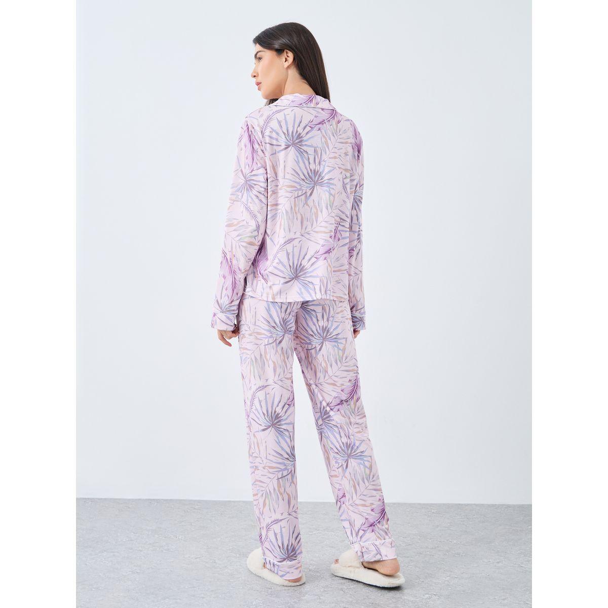 طقم من بنطال بيجاما وتيشيرت بتفاصيل أزرار-women-clothing-nightwear-pyjamas-longsets-image-4